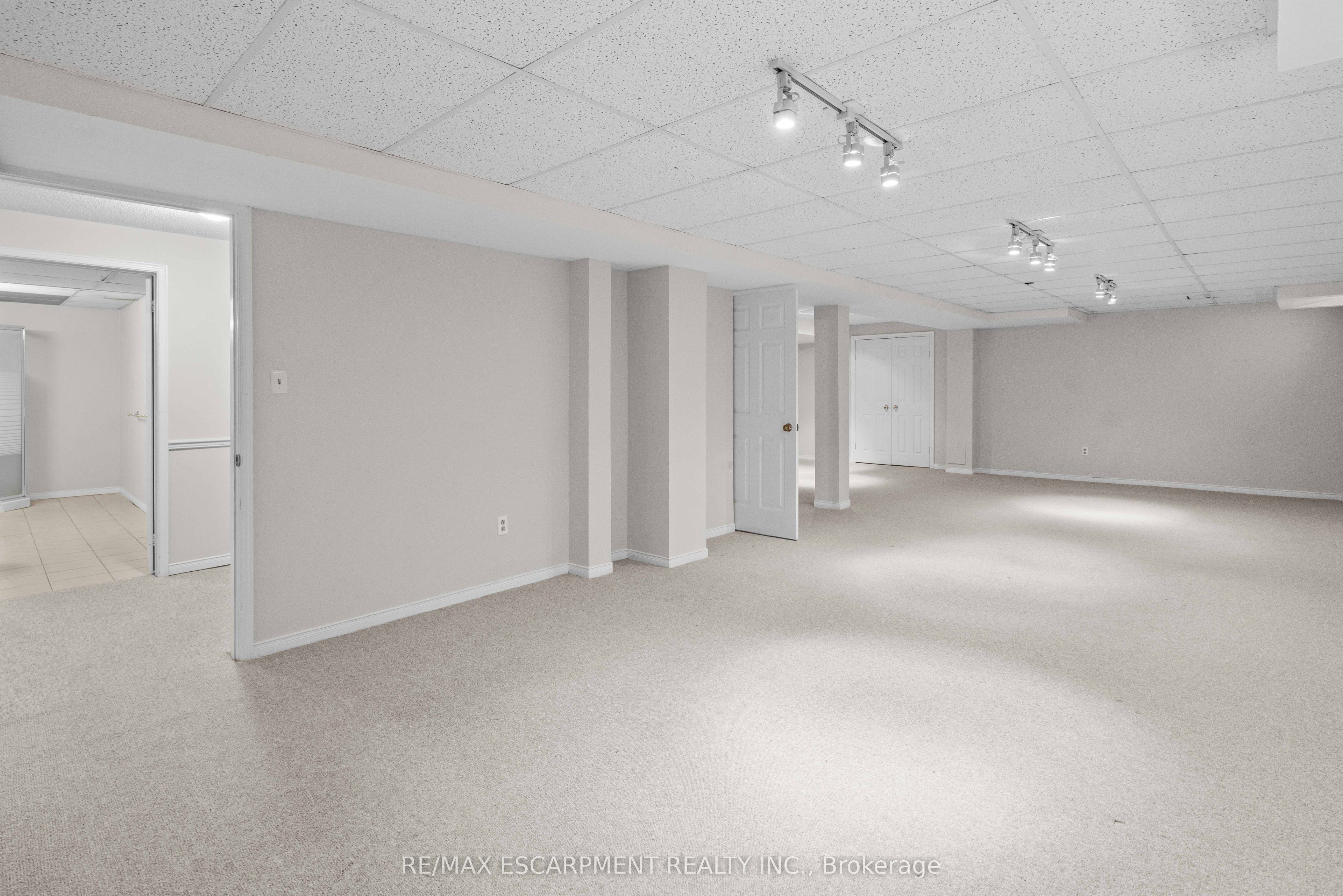 Photo 62 of 2068 Pipers Court, Burlington, Rose — HOMEH