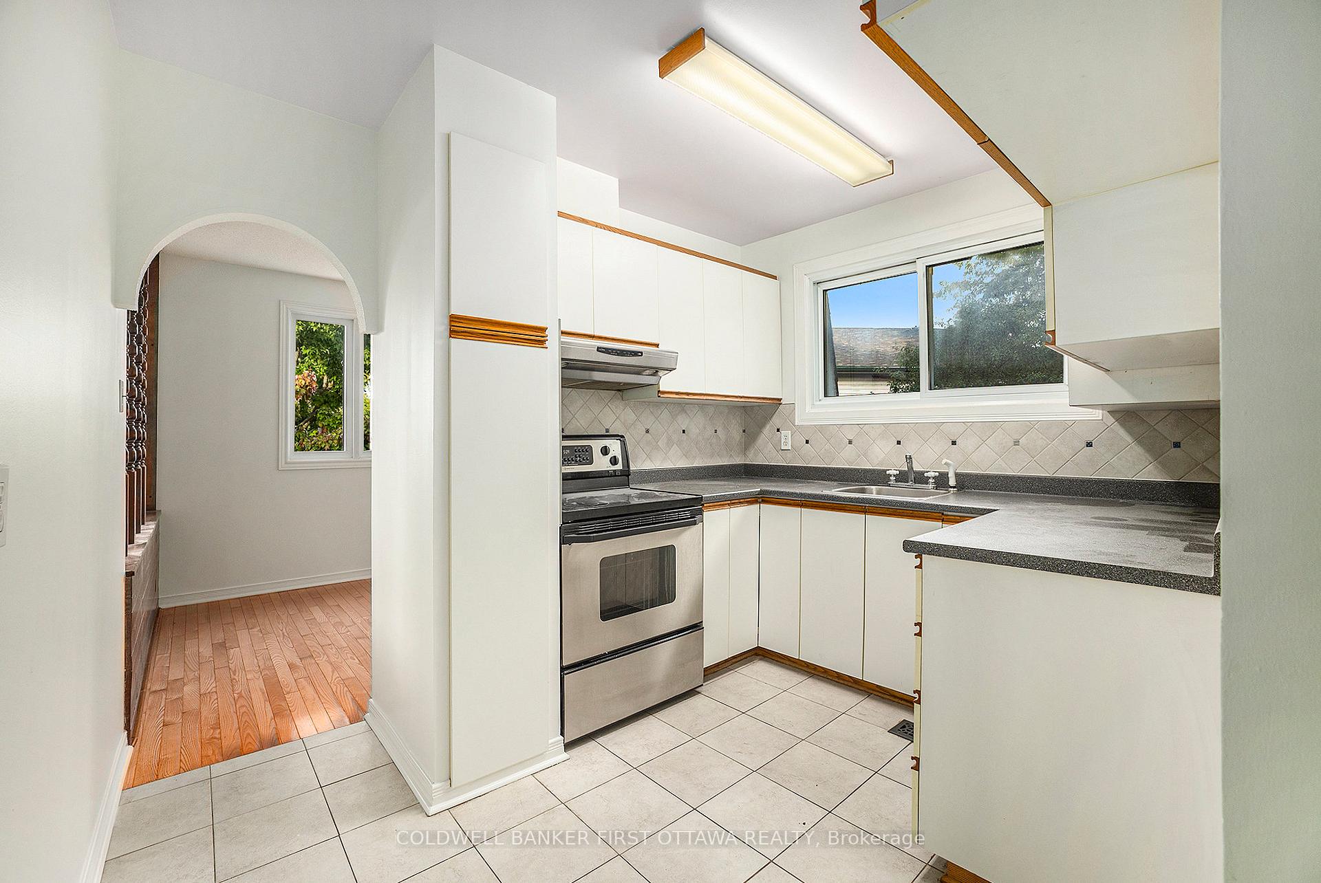 Photo 9 of 27 Ariel Court, Ottawa, Westcliffe Estates — HOMEH
