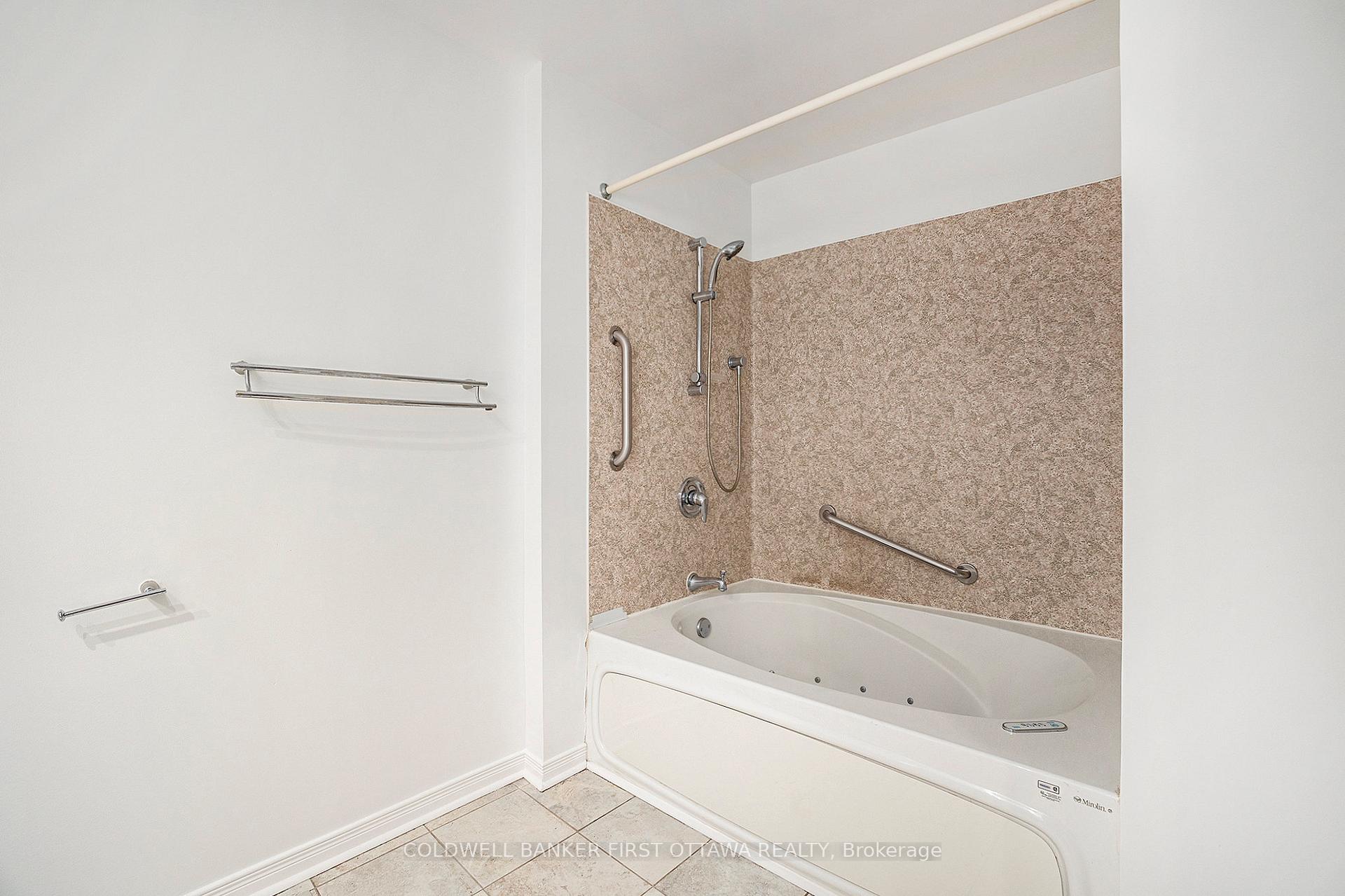 Photo 4 of 27 Ariel Court, Ottawa, Westcliffe Estates — HOMEH