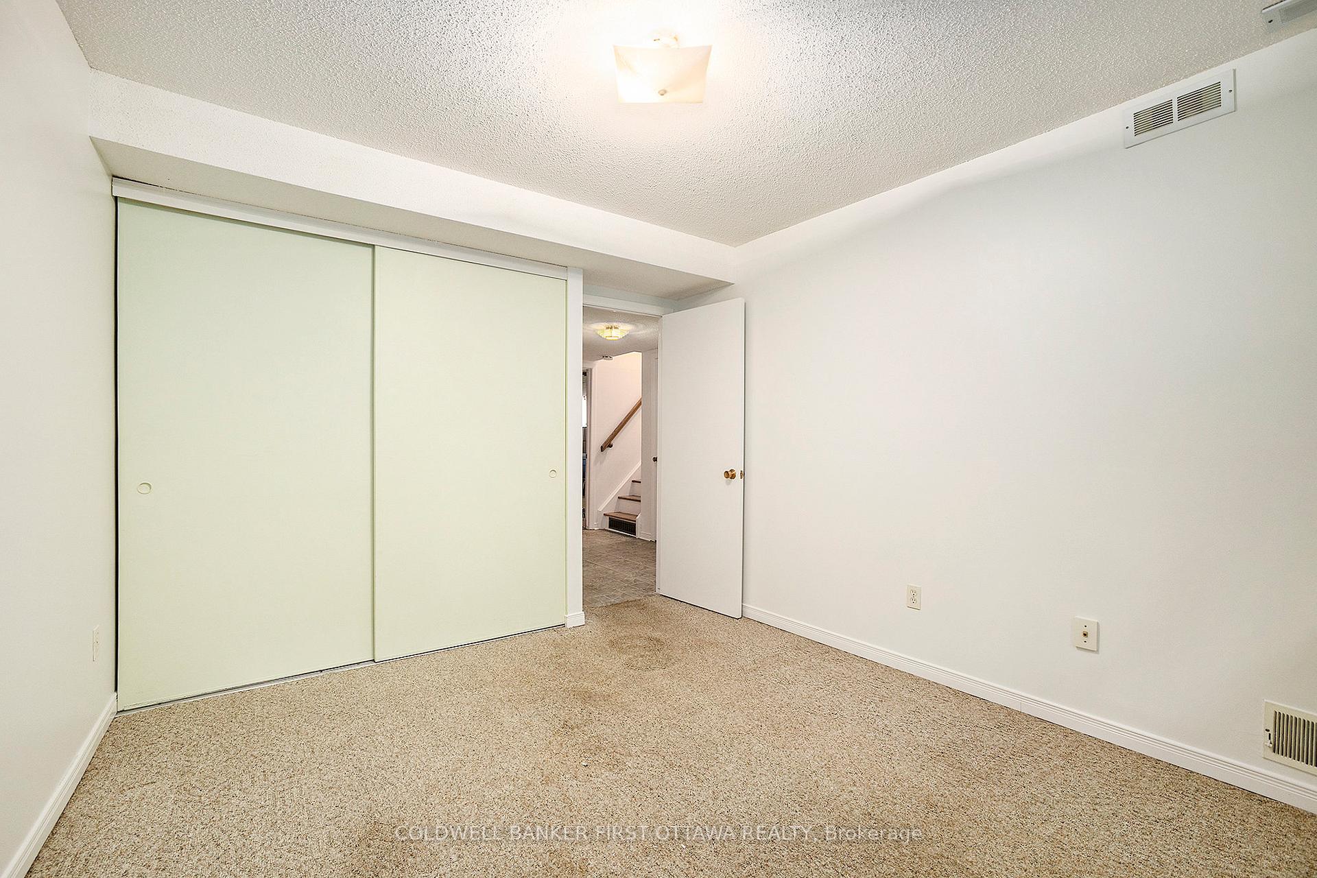 Photo 11 of 27 Ariel Court, Ottawa, Westcliffe Estates — HOMEH