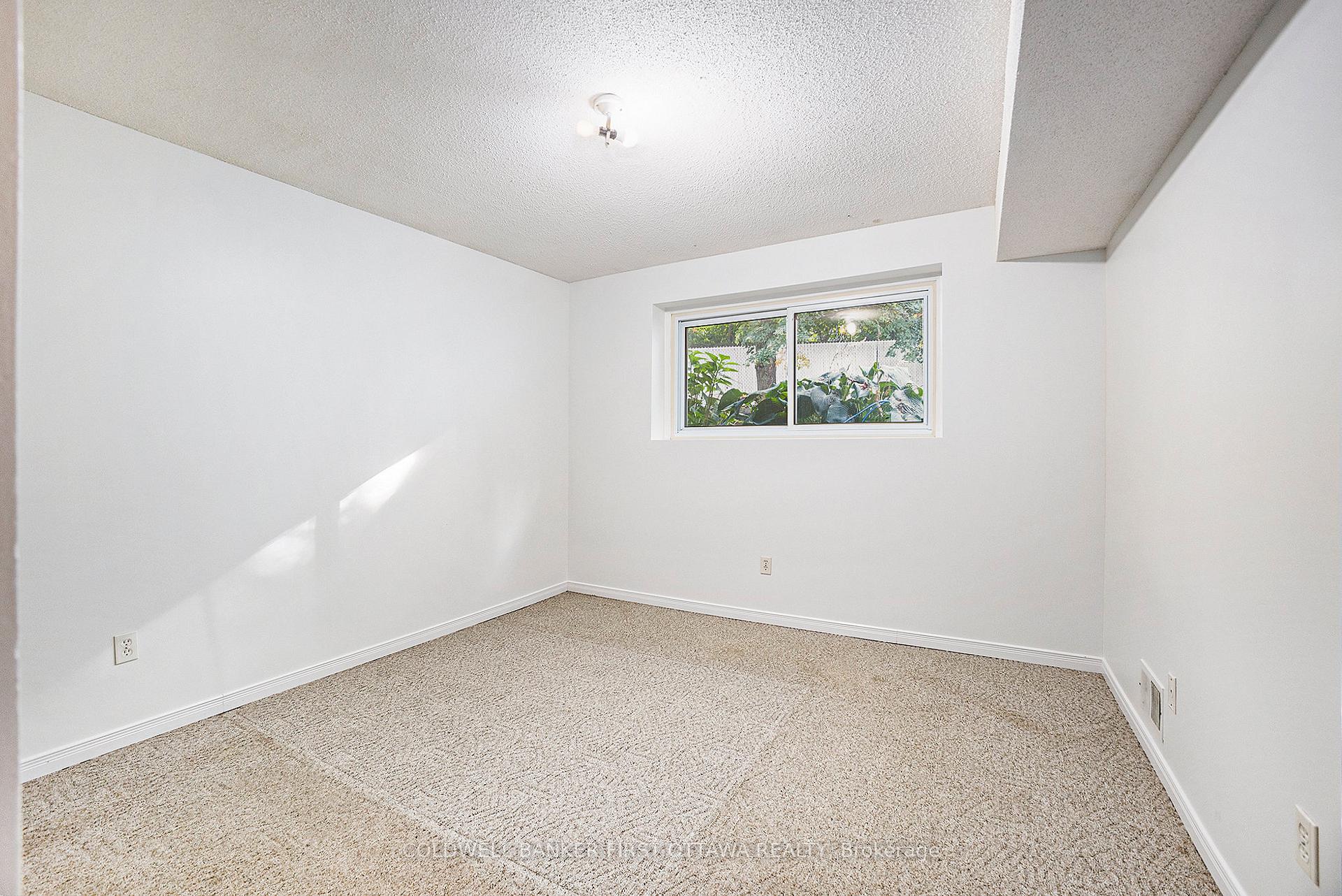 Photo 12 of 27 Ariel Court, Ottawa, Westcliffe Estates — HOMEH