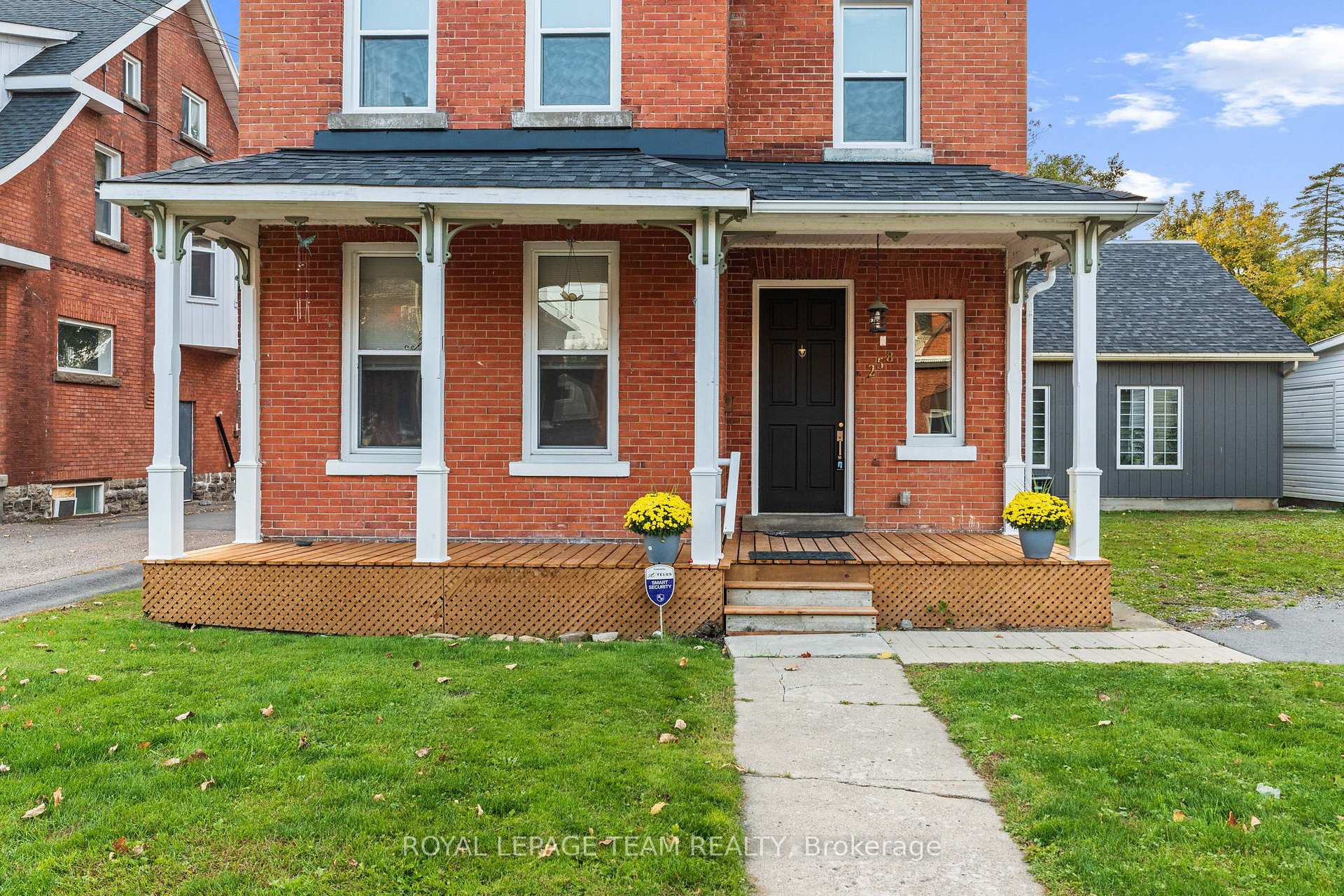 Photo 4 of Unit 2, 258 John Street N, Arnprior — HOMEH