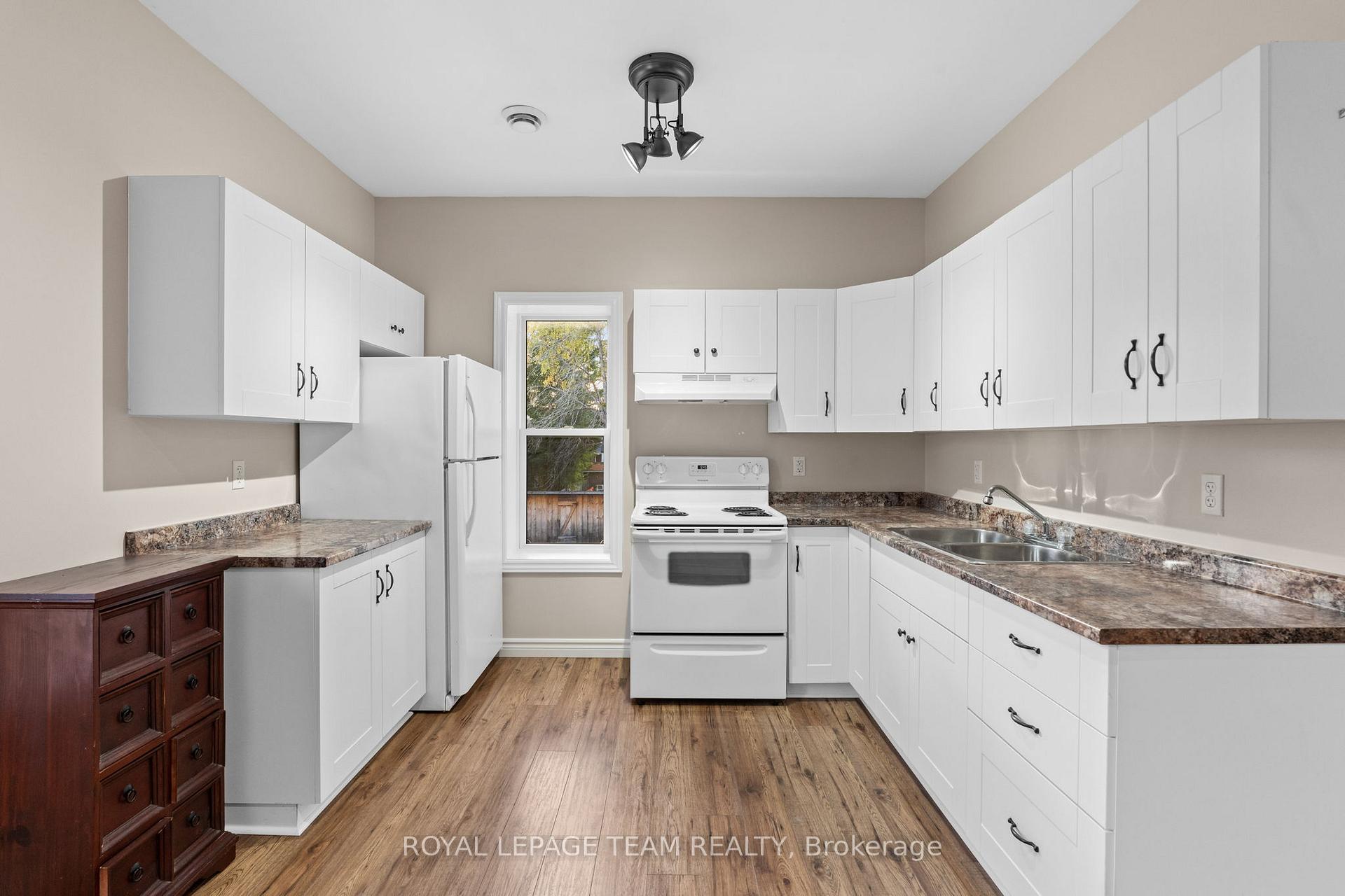 Photo 5 of Unit 2, 258 John Street N, Arnprior — HOMEH