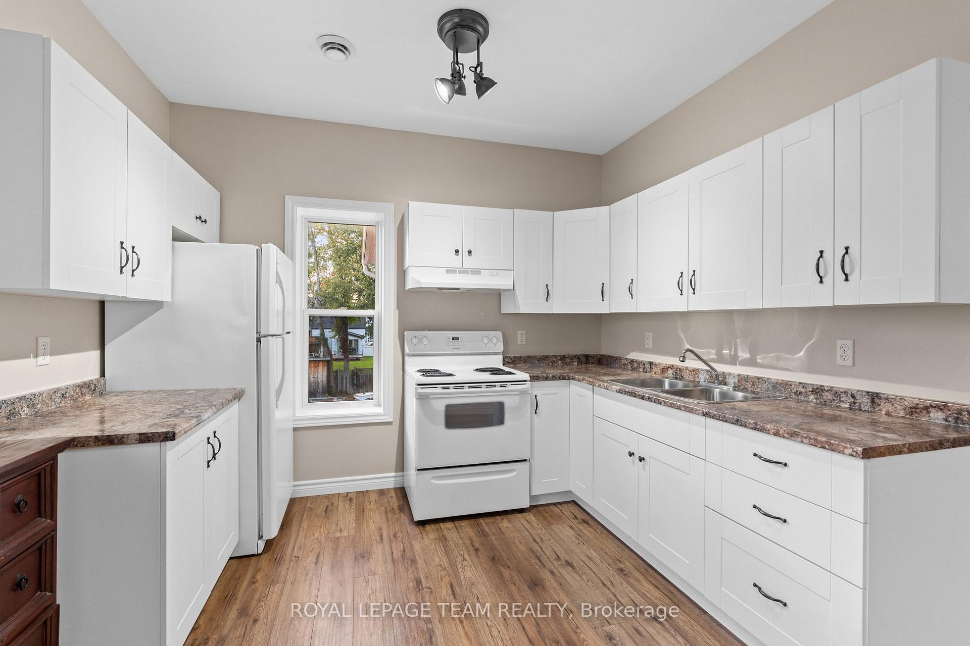 Photo 9 of Unit 2, 258 John Street N, Arnprior — HOMEH