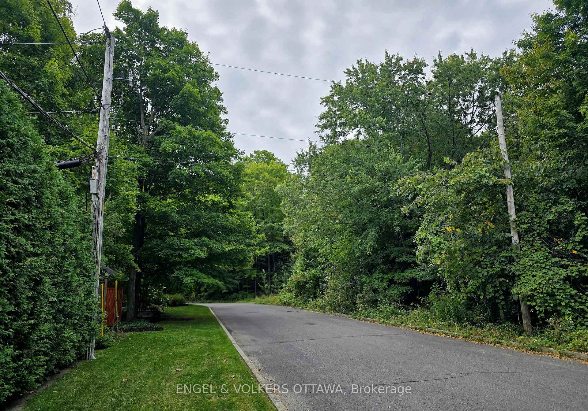 Photo 6 of 20 Robin Crescent, Ottawa, Rothwell Heights — HOMEH