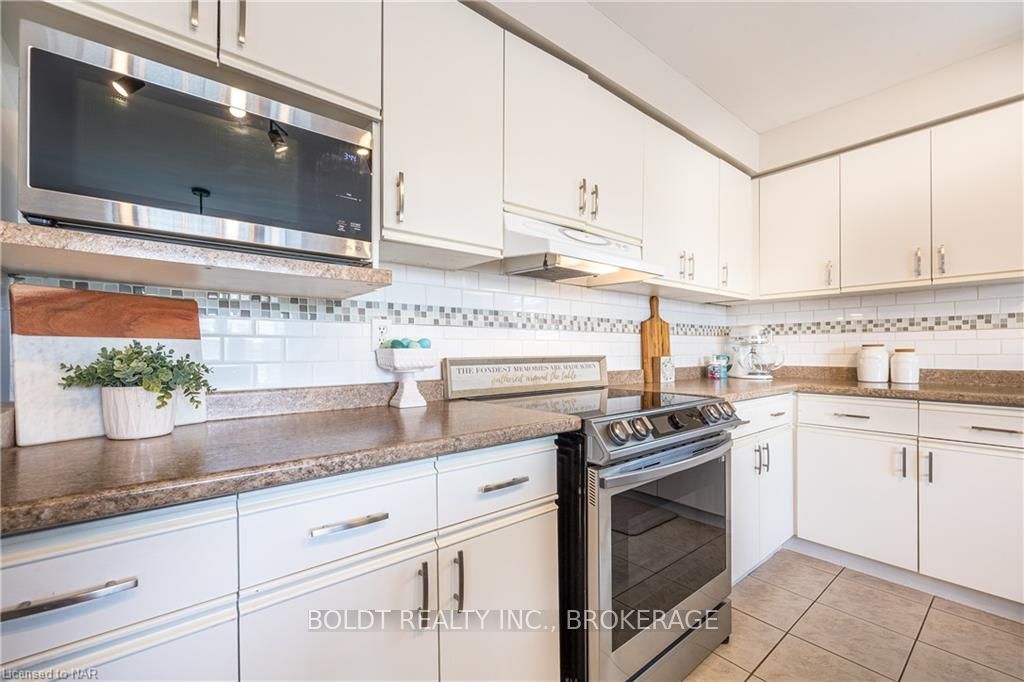 Photo 13 of 10 Flannery Lane, Thorold, Confederation Heights — HOMEH