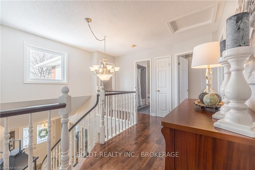 Photo 20 of 10 Flannery Lane, Thorold, Confederation Heights — HOMEH