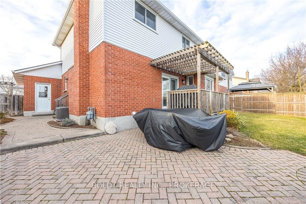Photo 42 of 10 Flannery Lane, Thorold, Confederation Heights — HOMEH