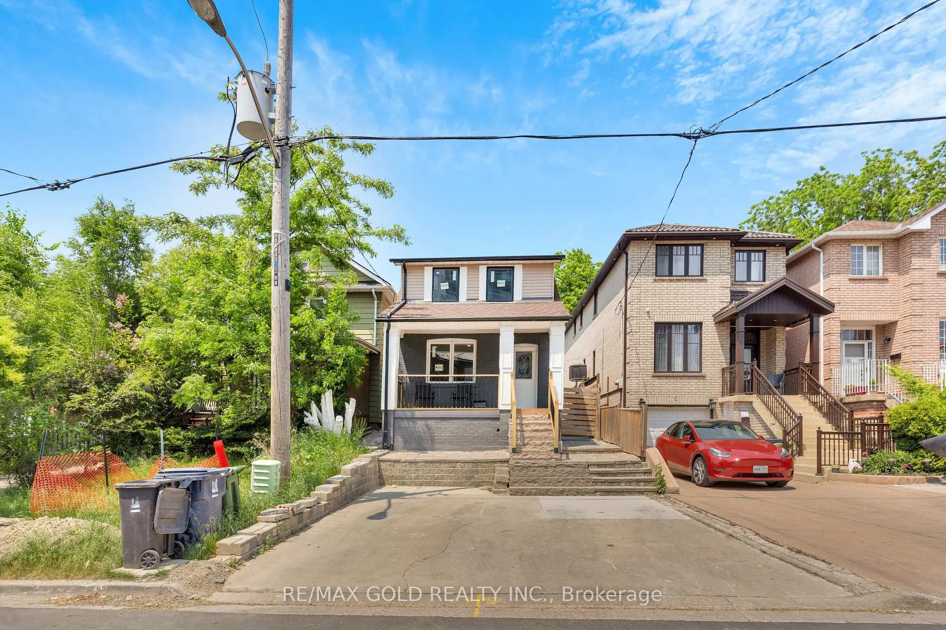 Front of 8 Fairglen Crescent