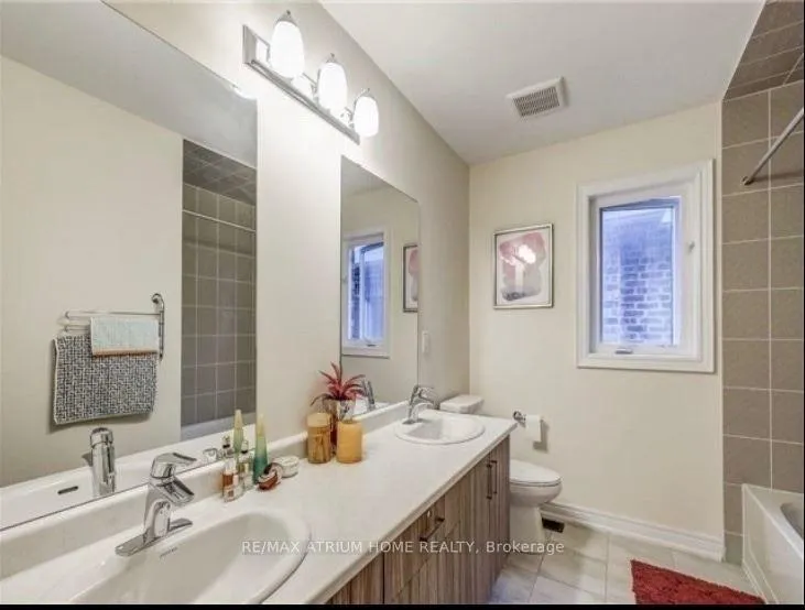 Photo 9 of 67 Duggan Street, Aurora, Bayview Northeast — HOMEH