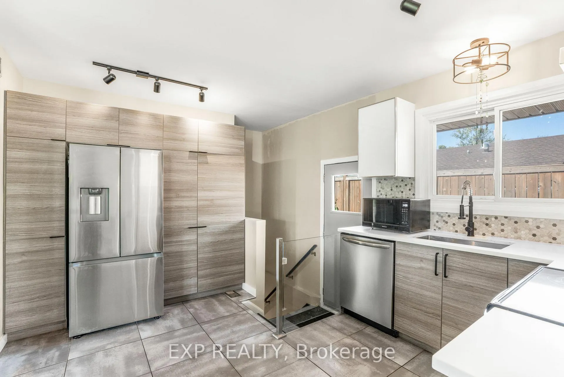 Photo 9 of 4 Aberfeldy Street, Ottawa, Arbeatha Park — HOMEH