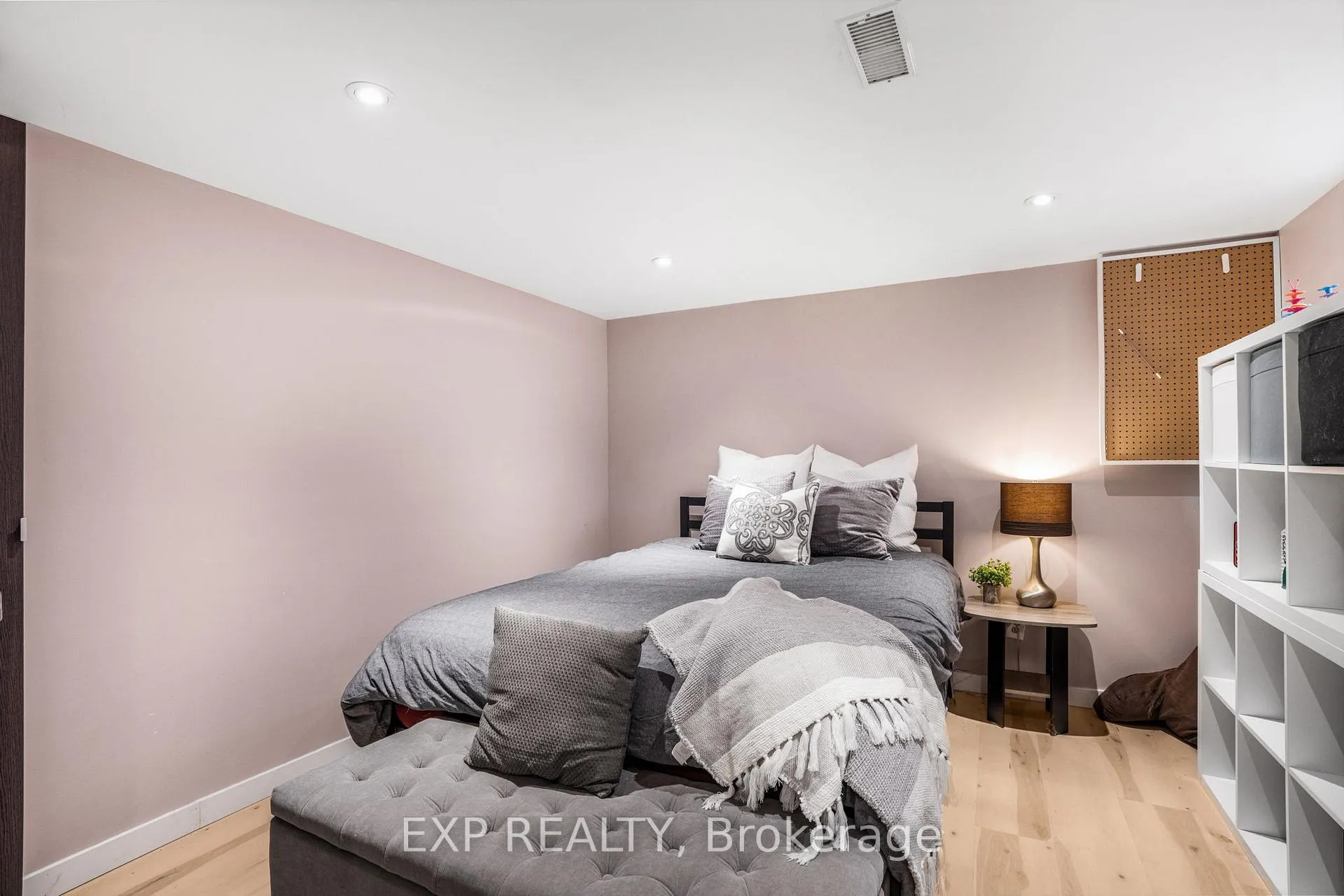 Photo 21 of 4 Aberfeldy Street, Ottawa, Arbeatha Park — HOMEH