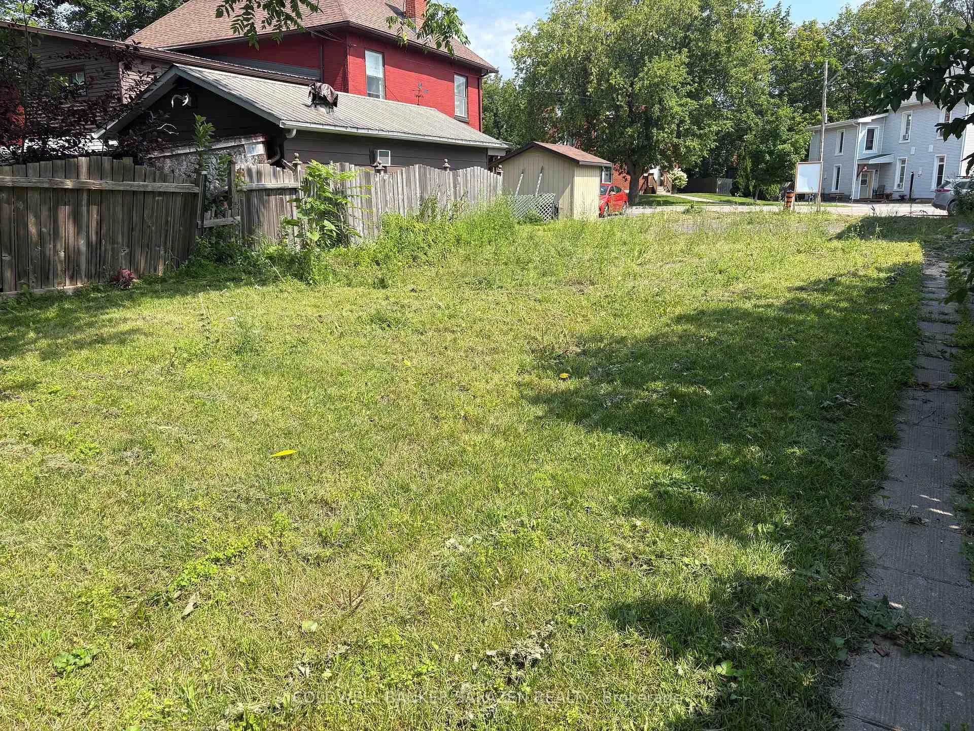 Photo 3 of 126 Elgin Street W, Arnprior — HOMEH