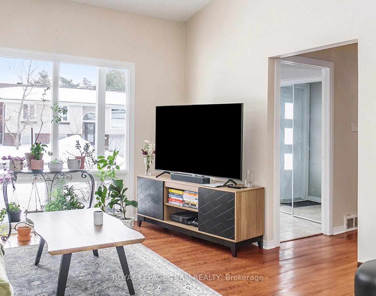 Photo 15 of 631 Glenhurst Crescent, Ottawa, Beacon Hill North — HOMEH
