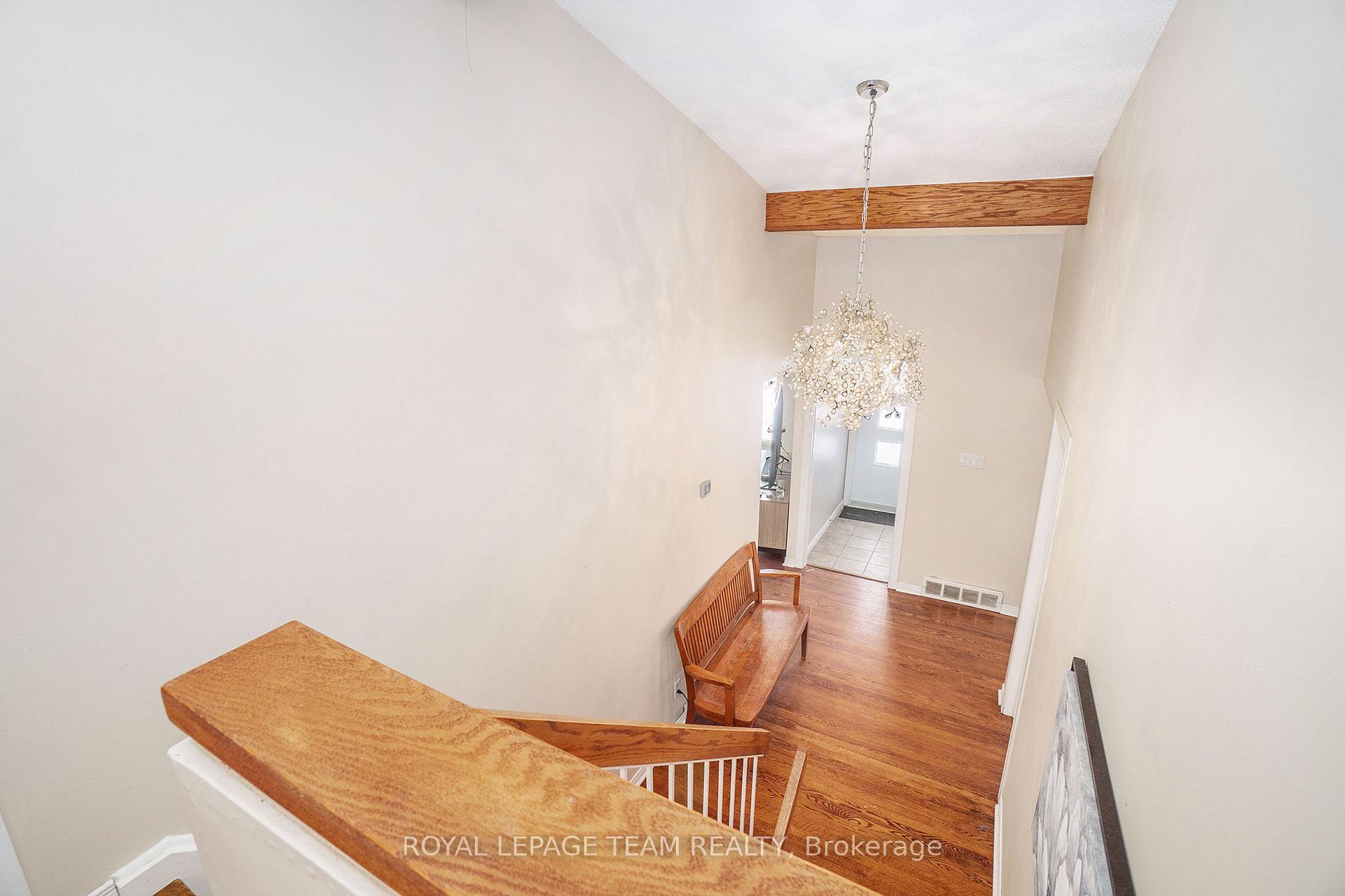 Photo 6 of 631 Glenhurst Crescent, Ottawa, Beacon Hill North — HOMEH