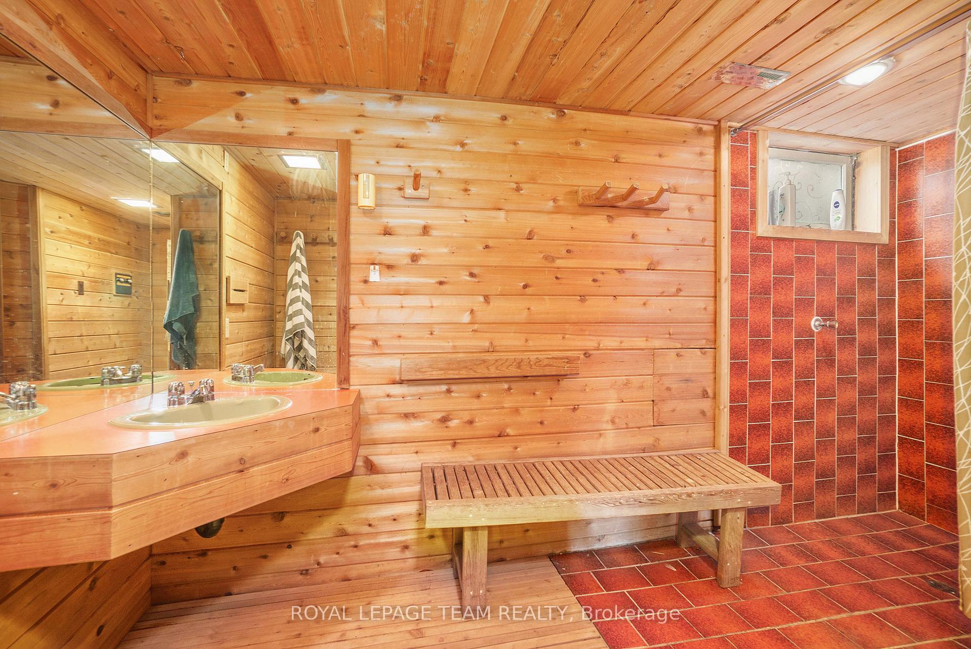 Photo 14 of 631 Glenhurst Crescent, Ottawa, Beacon Hill North — HOMEH