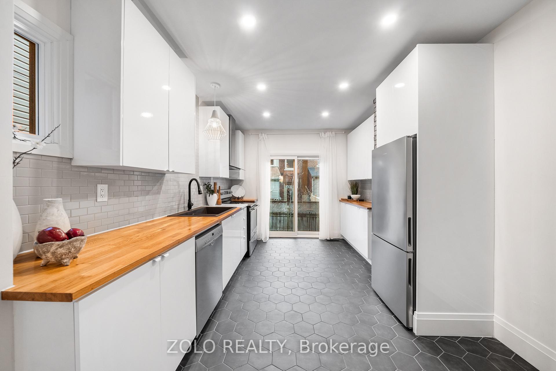Photo 16 of 82 Bellwoods Avenue, Toronto, Trinity-Bellwoods — HOMEH