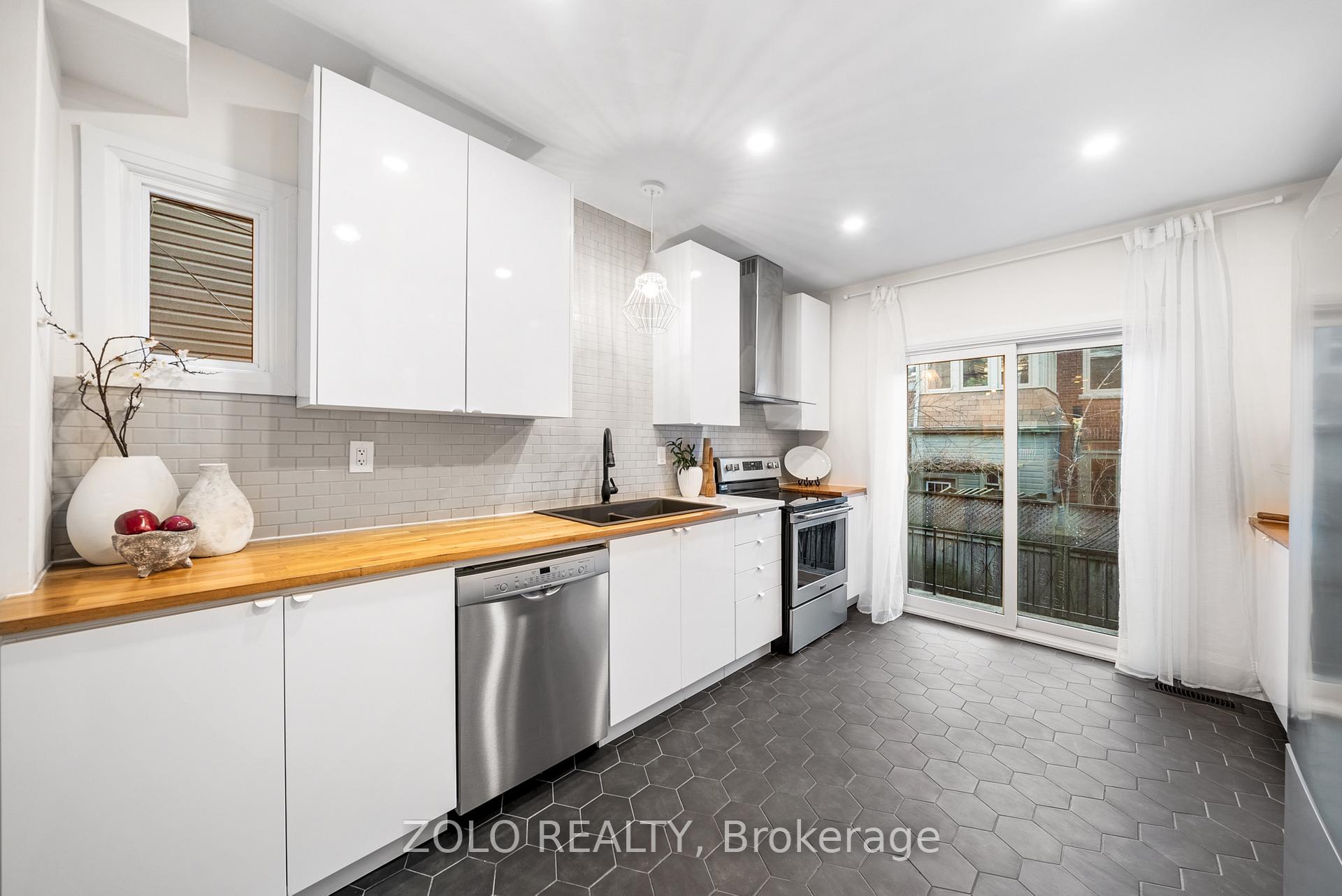 Photo 17 of 82 Bellwoods Avenue, Toronto, Trinity-Bellwoods — HOMEH