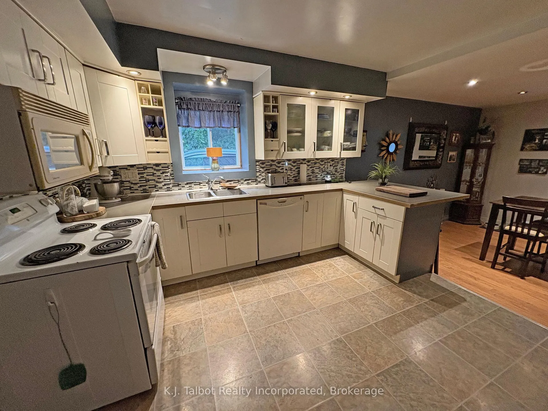Photo 4 of 82044 Bluewater Highway, Ashfield-Colborne-Wawanosh, Colborne — HOMEH