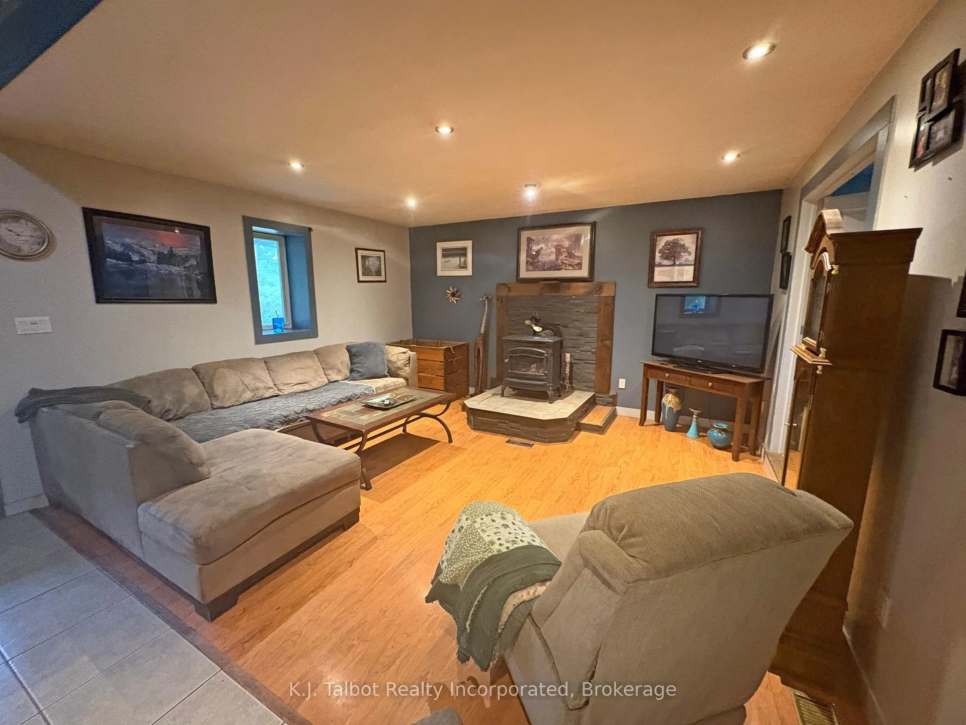 Photo 5 of 82044 Bluewater Highway, Ashfield-Colborne-Wawanosh, Colborne — HOMEH