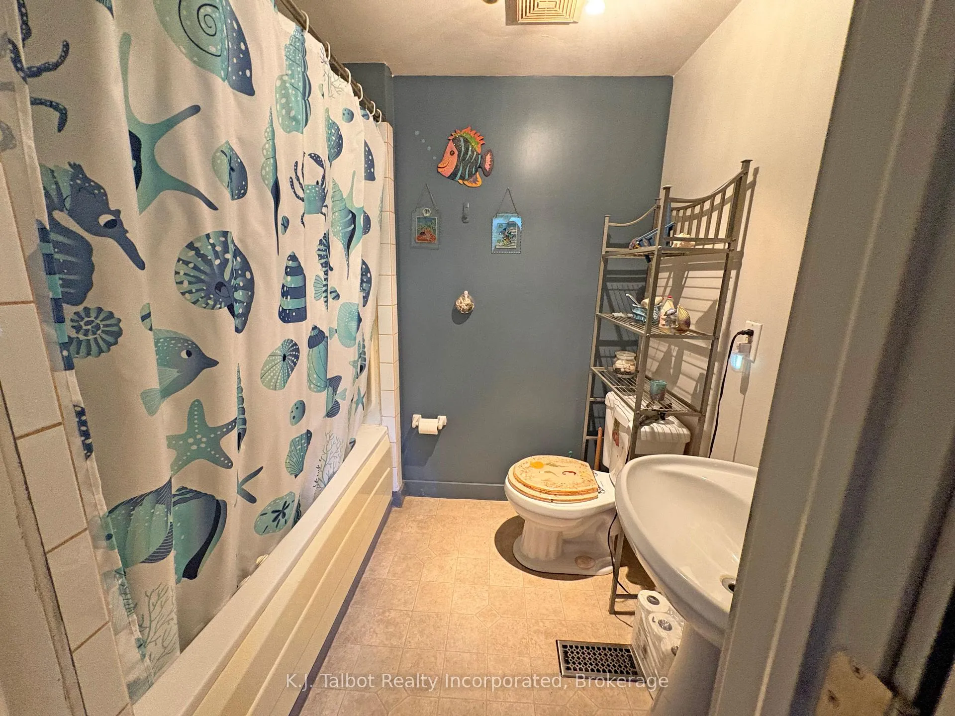 Photo 11 of 82044 Bluewater Highway, Ashfield-Colborne-Wawanosh, Colborne — HOMEH