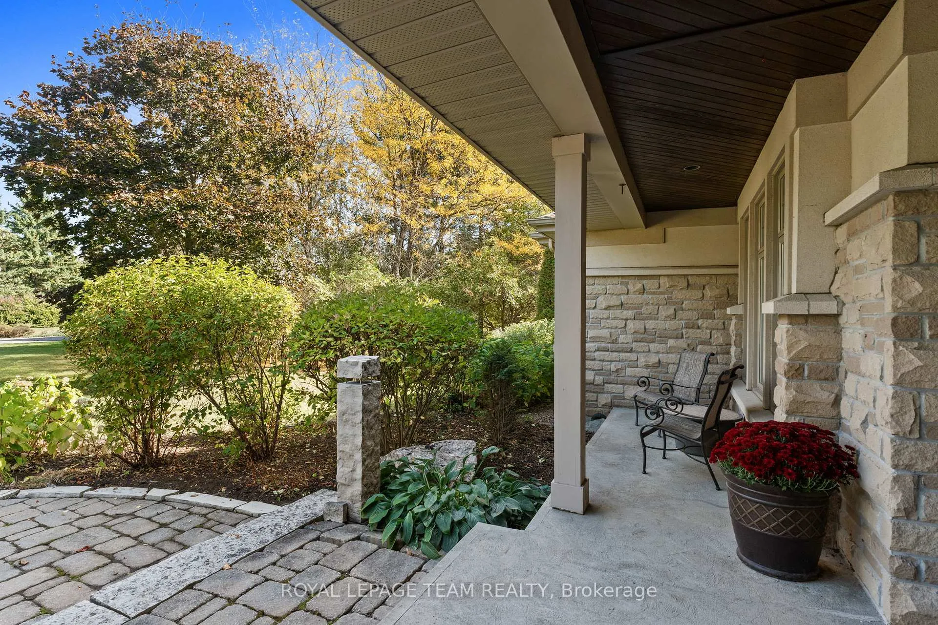 Photo 6 of 7 Sara Court, Ottawa, Fallowfield — HOMEH