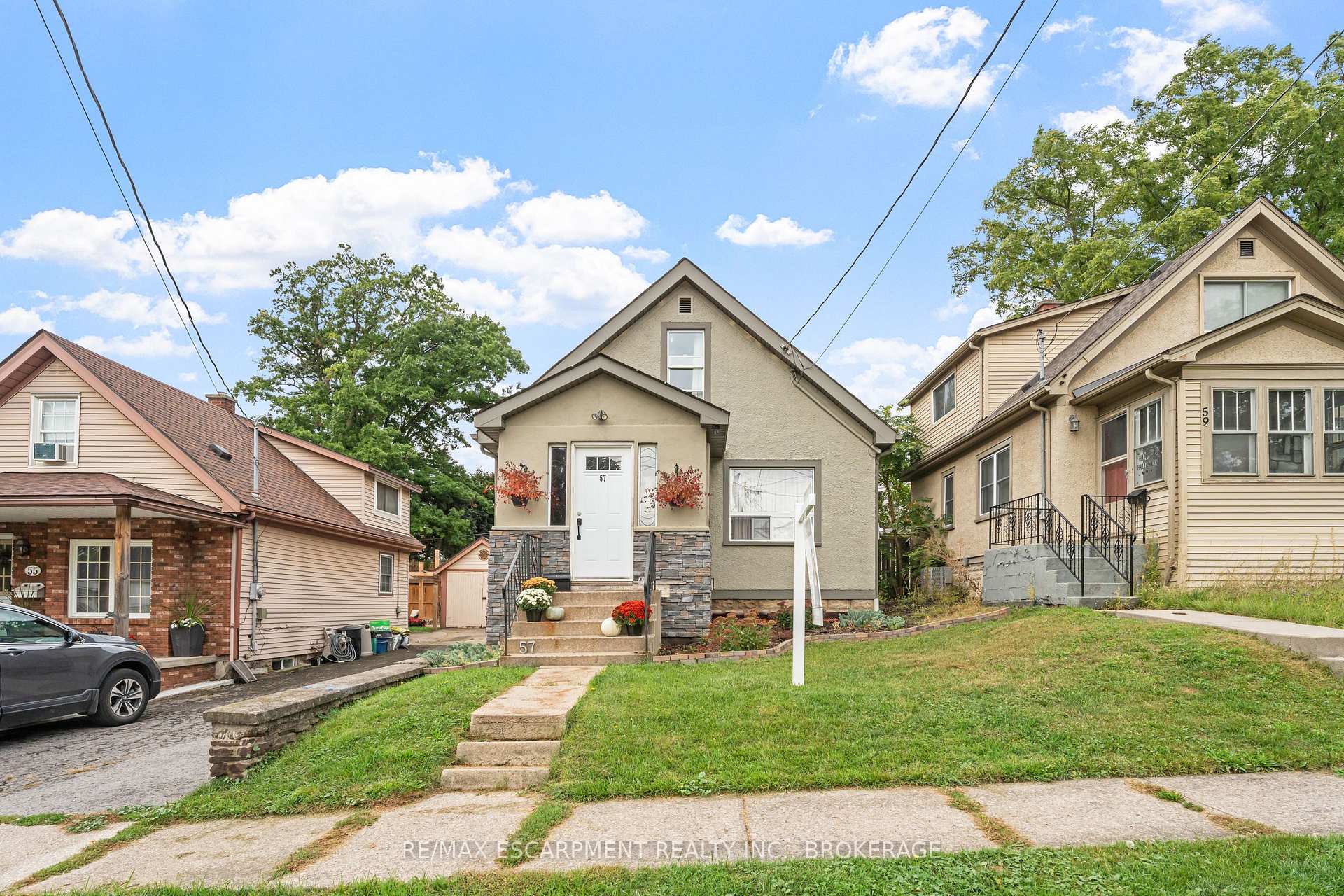 Front of 57 Carleton Street N