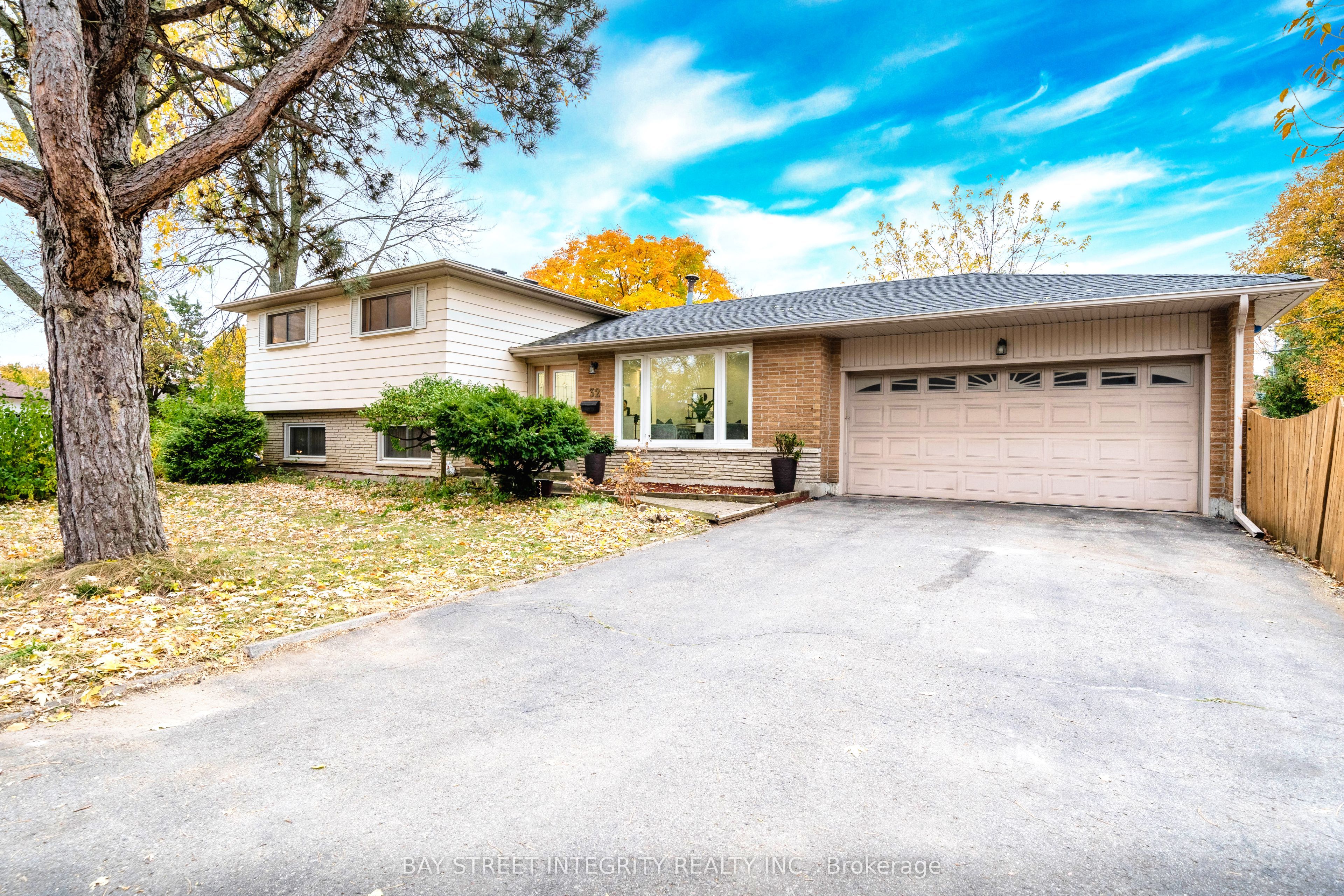 Photo 2 of 32 Markhaven Road, Markham, Unionville — HOMEH