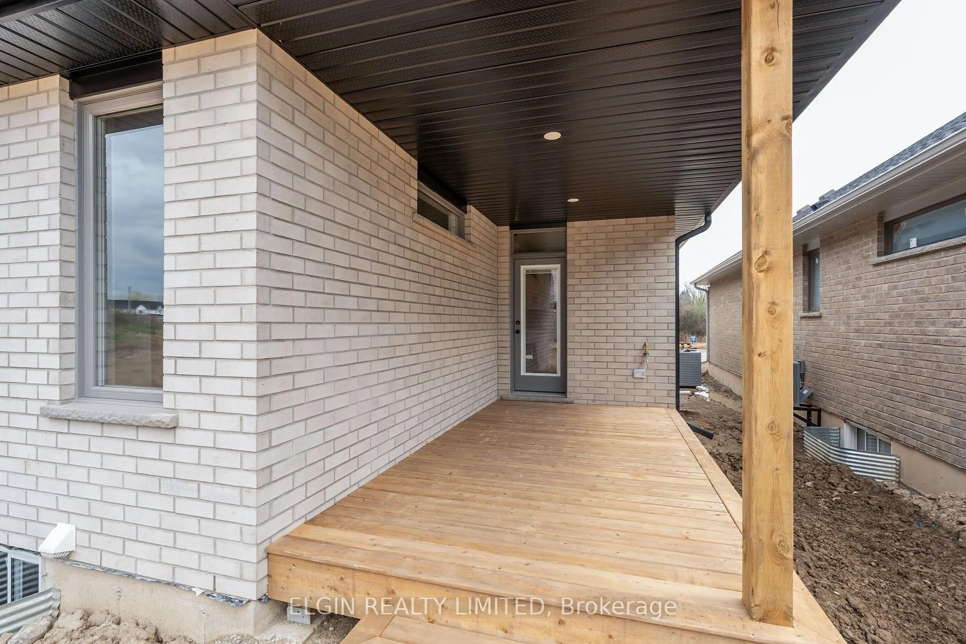 Photo 2 of 31 Hemlock Crescent, Aylmer — HOMEH