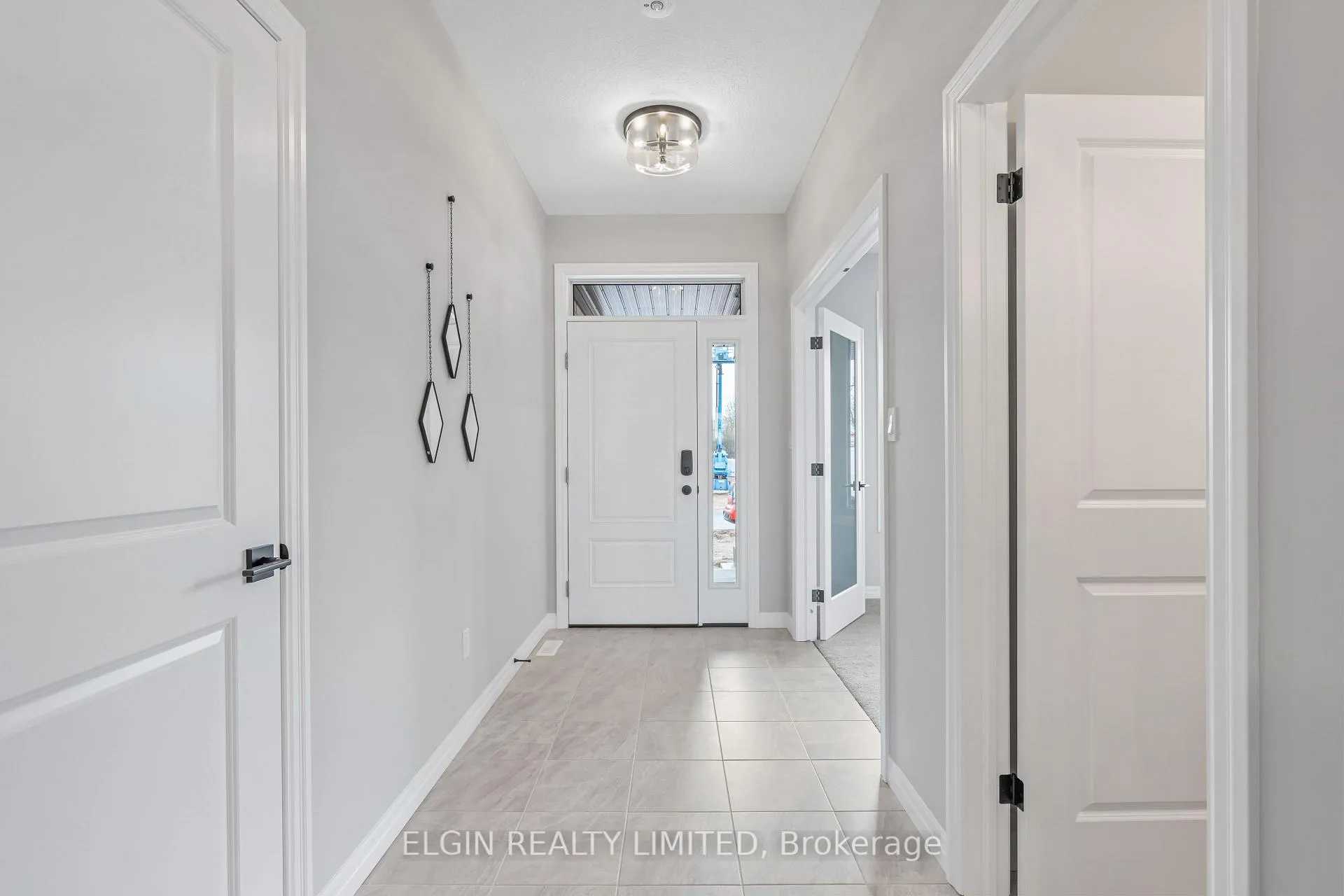 Photo 3 of 31 Hemlock Crescent, Aylmer — HOMEH