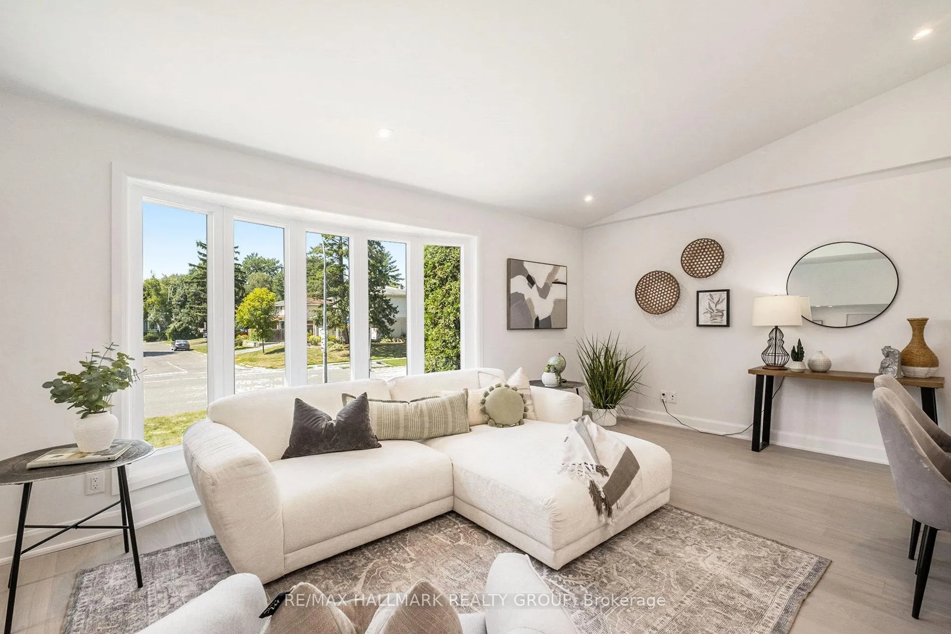 Photo 19 of 73 Westpark Drive, Ottawa, Blackburn Hamlet — HOMEH