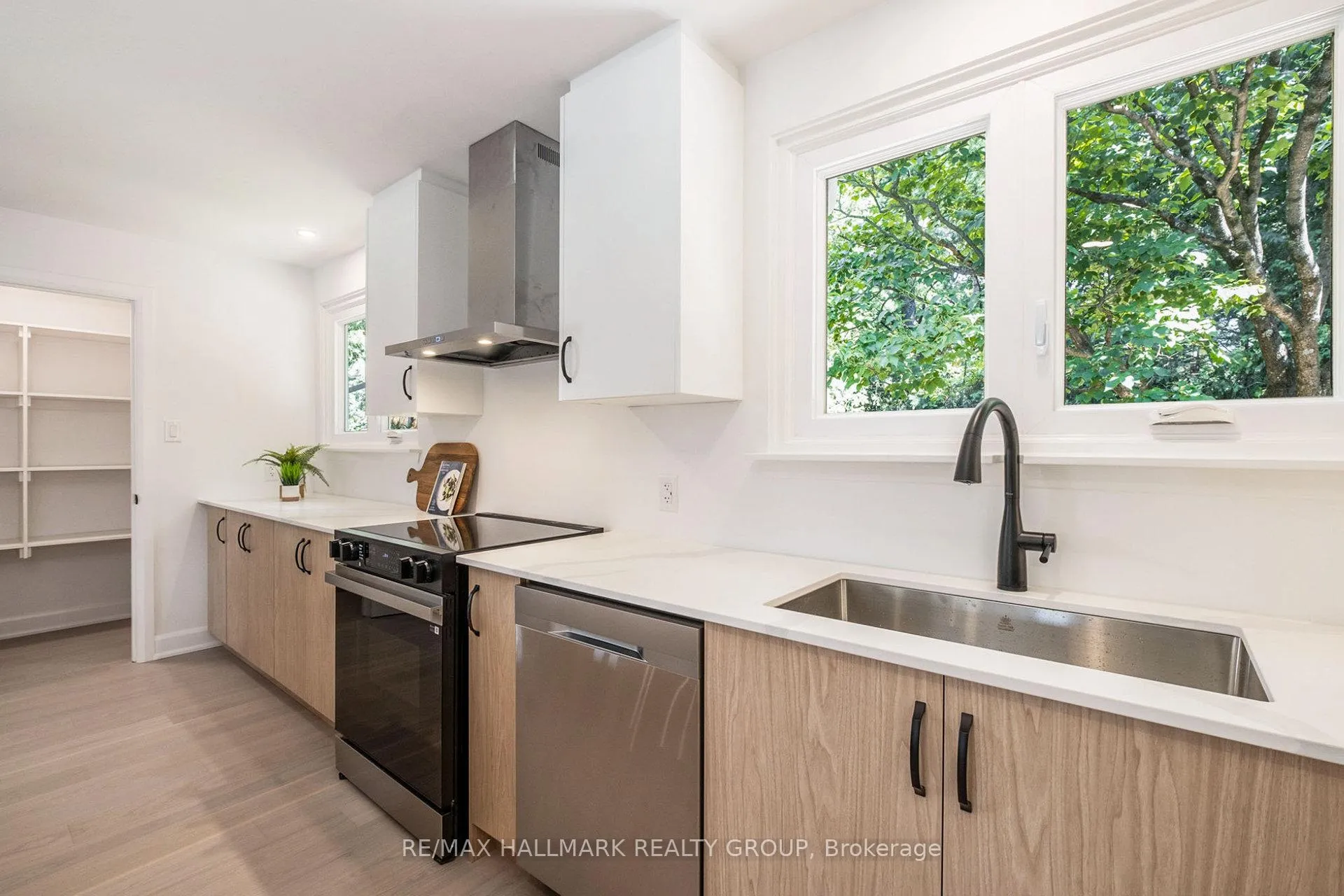 Photo 39 of 73 Westpark Drive, Ottawa, Blackburn Hamlet — HOMEH