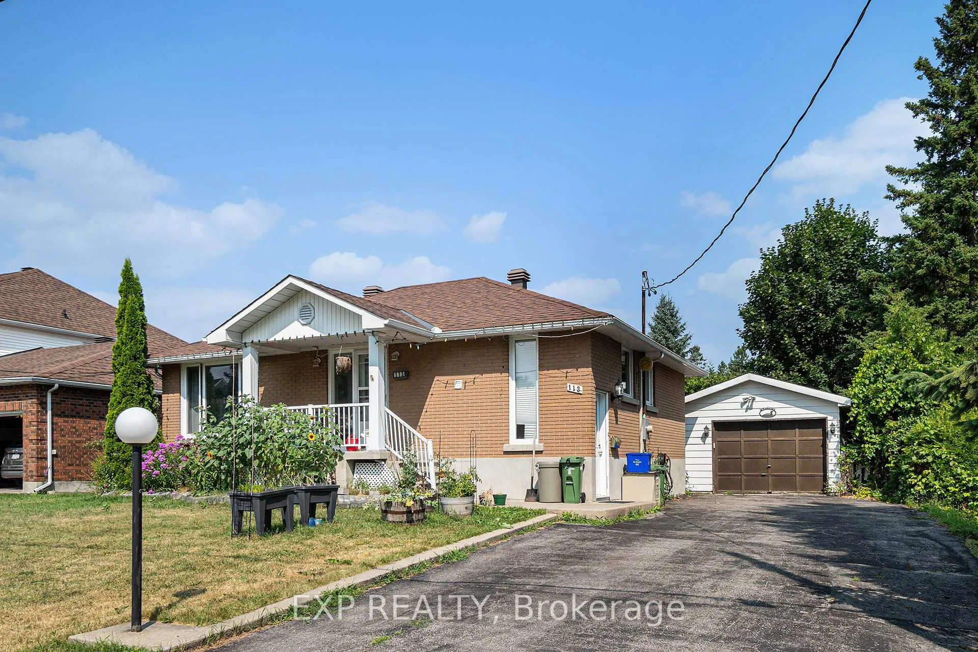 Photo 2 of 113 Ridgefield Crescent, Ottawa, Arbeatha Park — HOMEH
