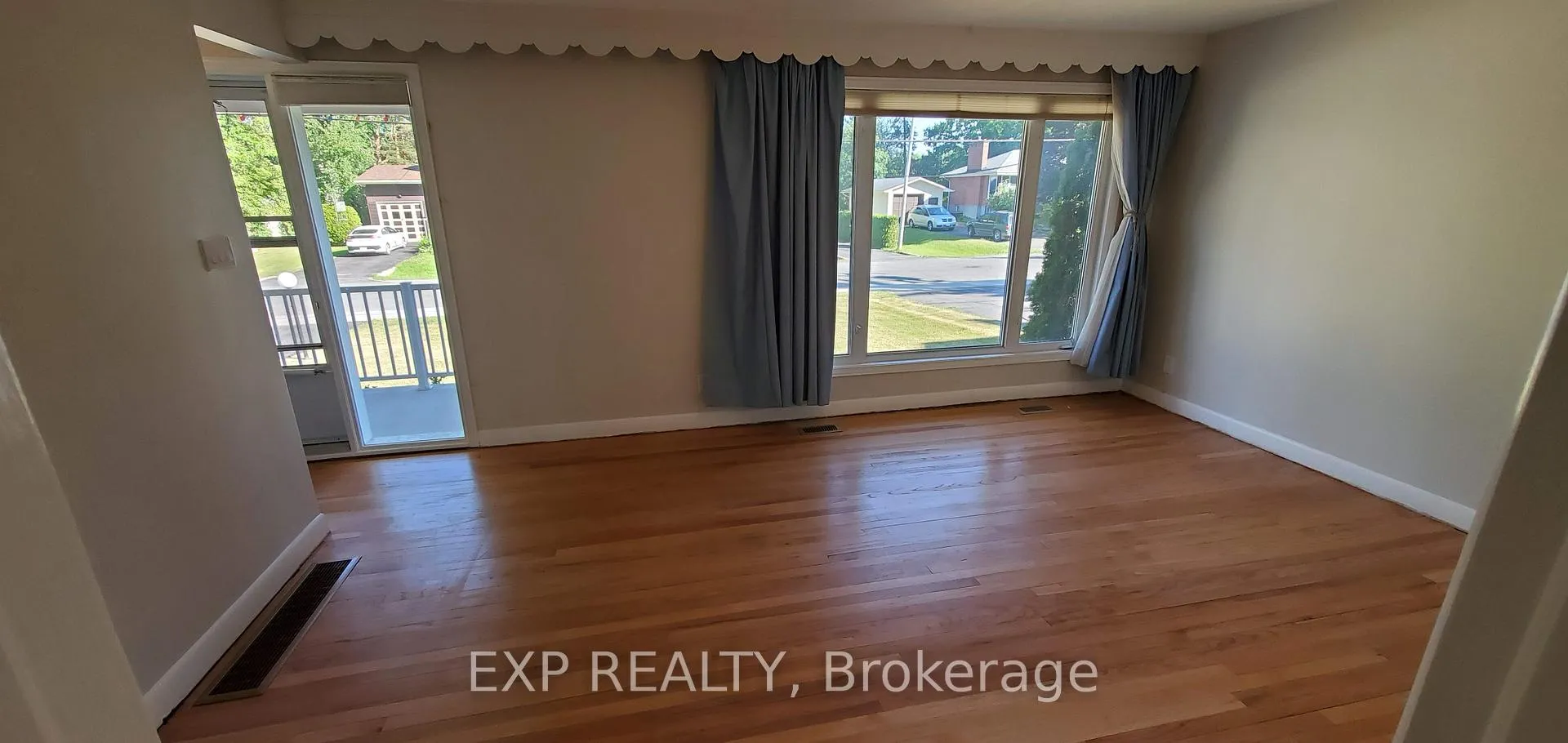 Photo 3 of 113 Ridgefield Crescent, Ottawa, Arbeatha Park — HOMEH