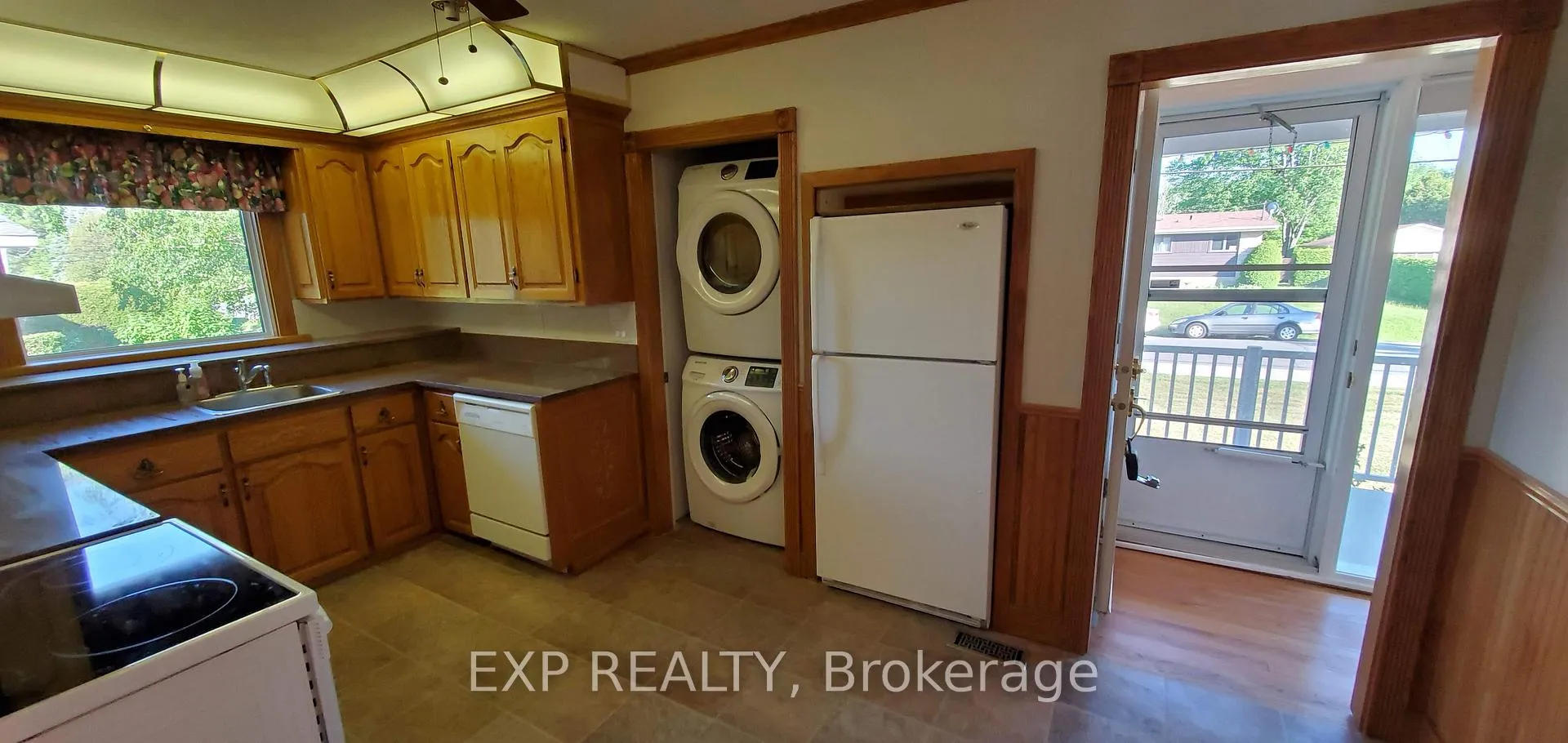Photo 6 of 113 Ridgefield Crescent, Ottawa, Arbeatha Park — HOMEH