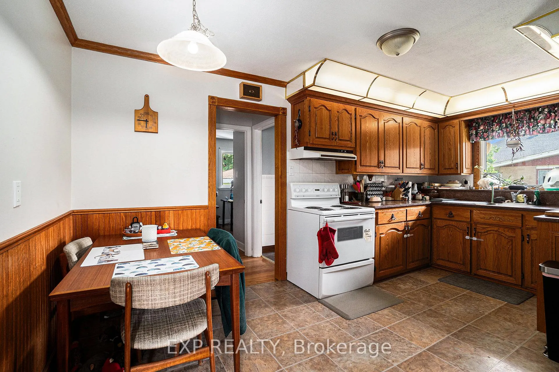 Photo 8 of 113 Ridgefield Crescent, Ottawa, Arbeatha Park — HOMEH