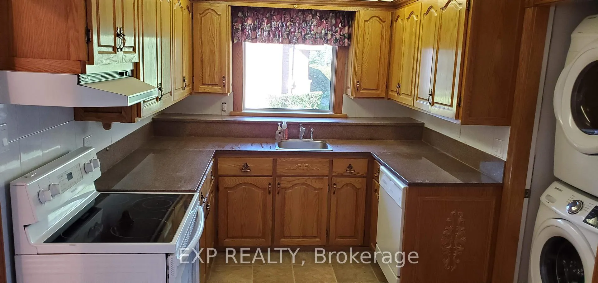 Photo 10 of 113 Ridgefield Crescent, Ottawa, Arbeatha Park — HOMEH