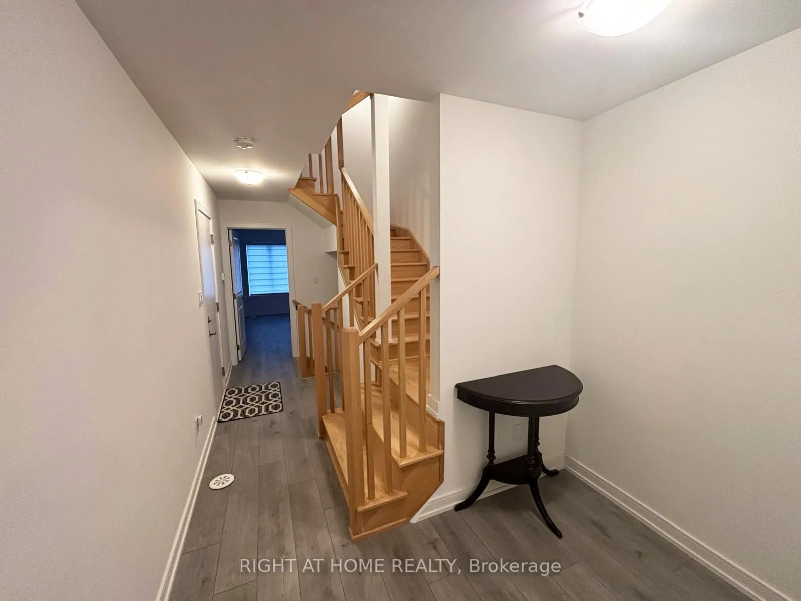 Photo 3 of 74 Blue Forest Crescent, Barrie, Innis-Shore — HOMEH