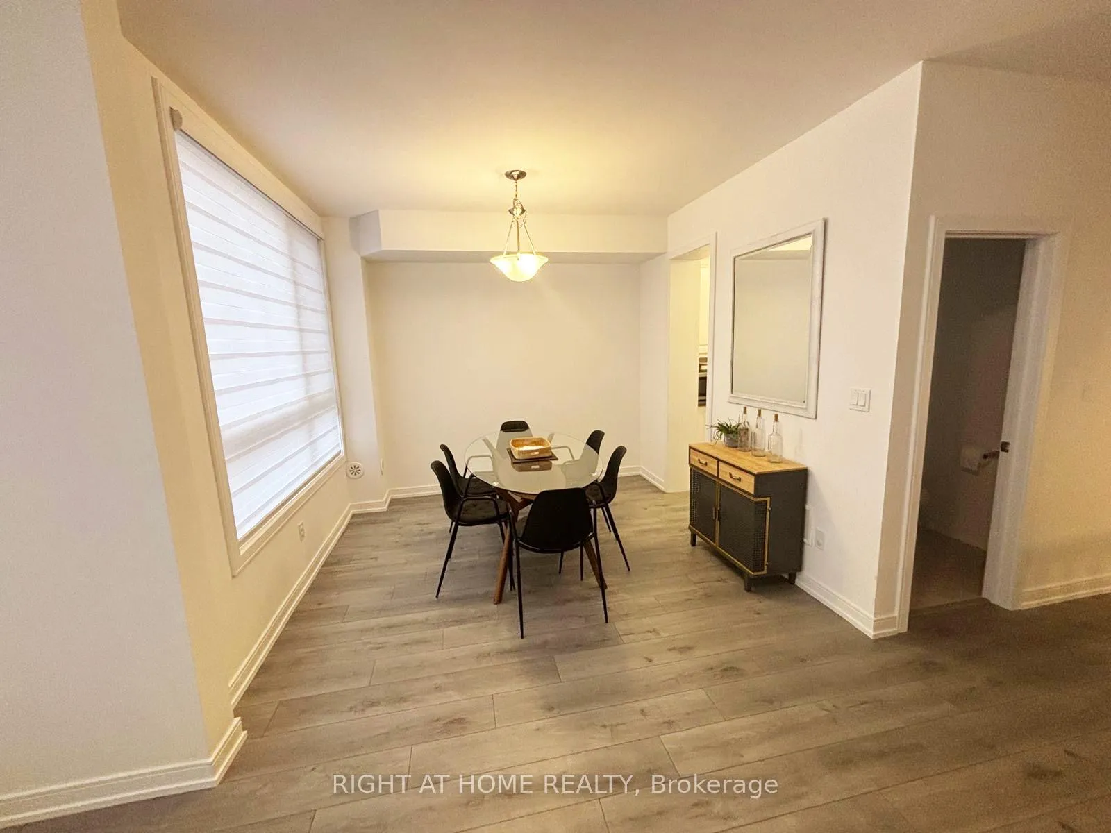 Photo 11 of 74 Blue Forest Crescent, Barrie, Innis-Shore — HOMEH