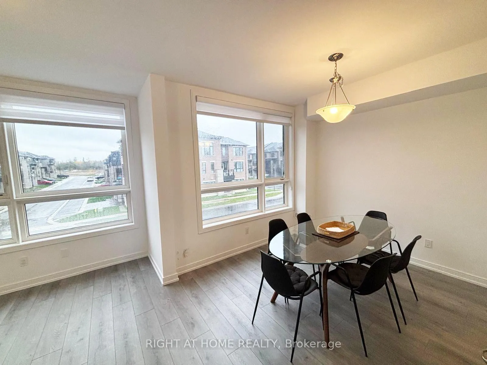 Photo 14 of 74 Blue Forest Crescent, Barrie, Innis-Shore — HOMEH