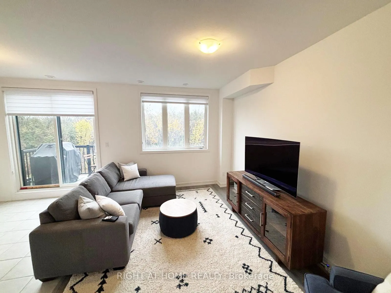 Photo 17 of 74 Blue Forest Crescent, Barrie, Innis-Shore — HOMEH