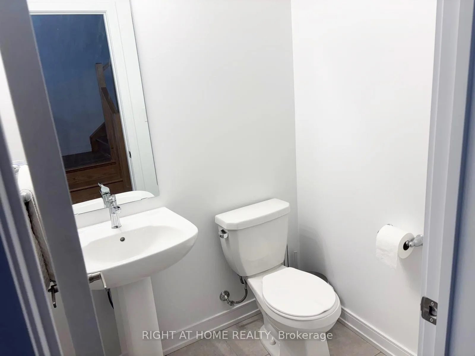 Photo 20 of 74 Blue Forest Crescent, Barrie, Innis-Shore — HOMEH