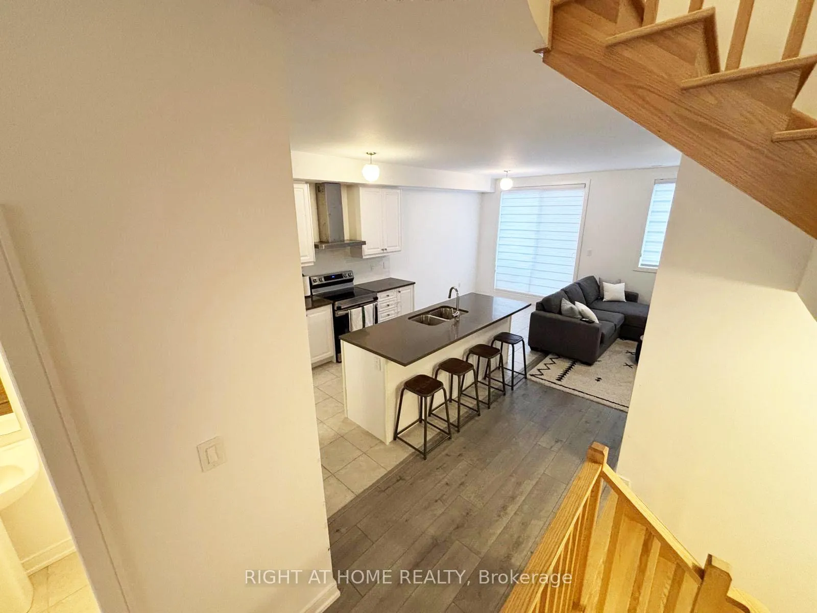 Photo 25 of 74 Blue Forest Crescent, Barrie, Innis-Shore — HOMEH