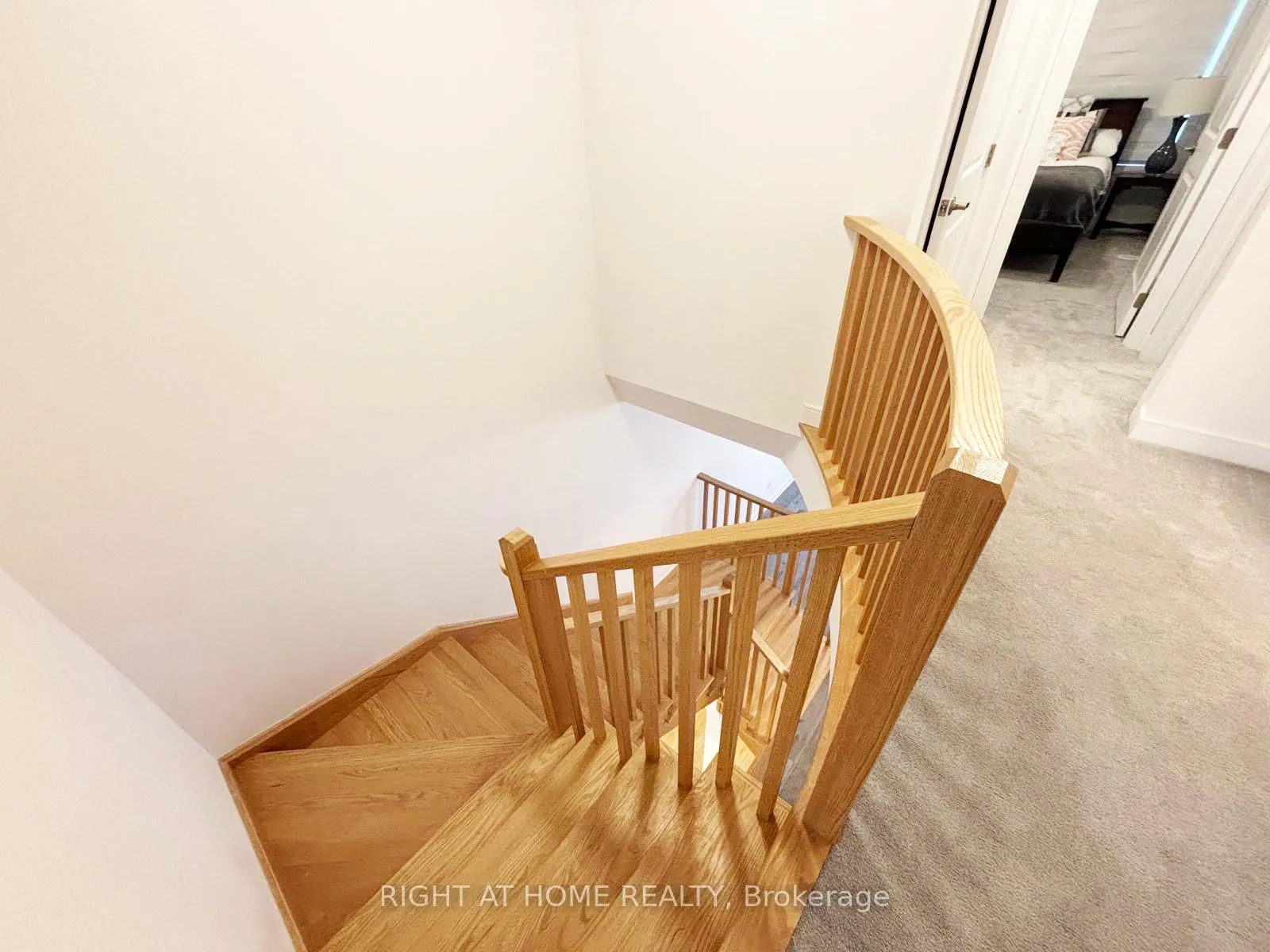 Photo 27 of 74 Blue Forest Crescent, Barrie, Innis-Shore — HOMEH