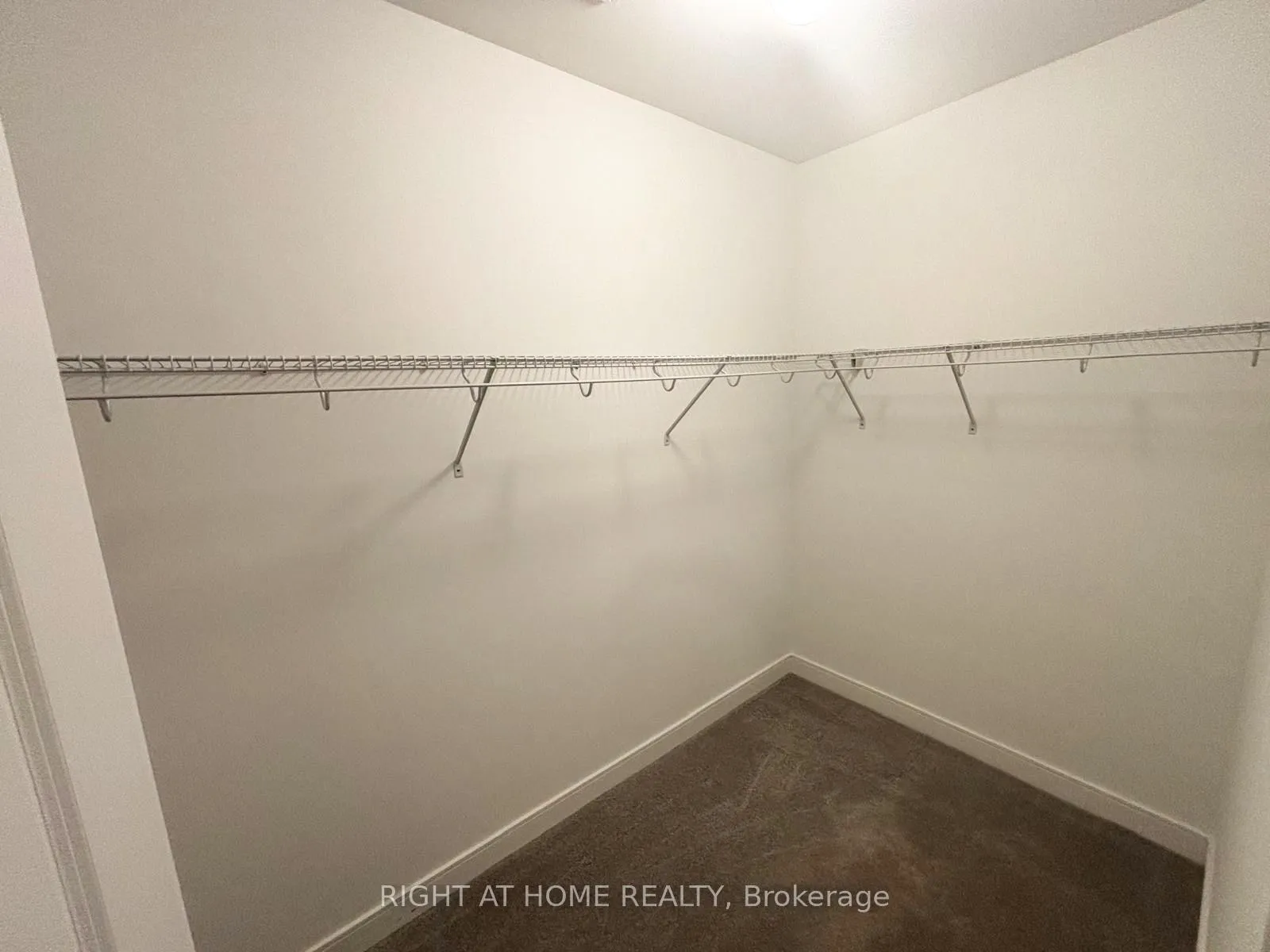 Photo 37 of 74 Blue Forest Crescent, Barrie, Innis-Shore — HOMEH