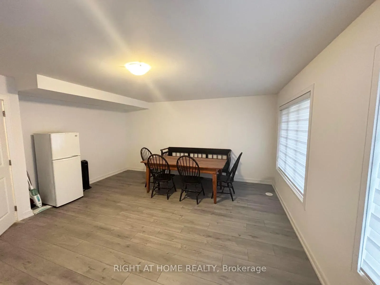 Photo 56 of 74 Blue Forest Crescent, Barrie, Innis-Shore — HOMEH