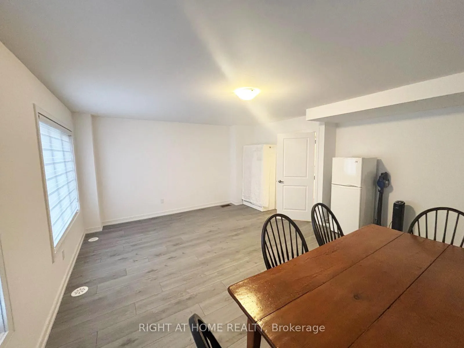 Photo 61 of 74 Blue Forest Crescent, Barrie, Innis-Shore — HOMEH