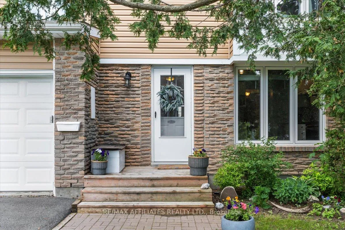 Photo 13 of 2530 Autumn Hill Crescent, Ottawa, Blackburn Hamlet (South) — HOMEH