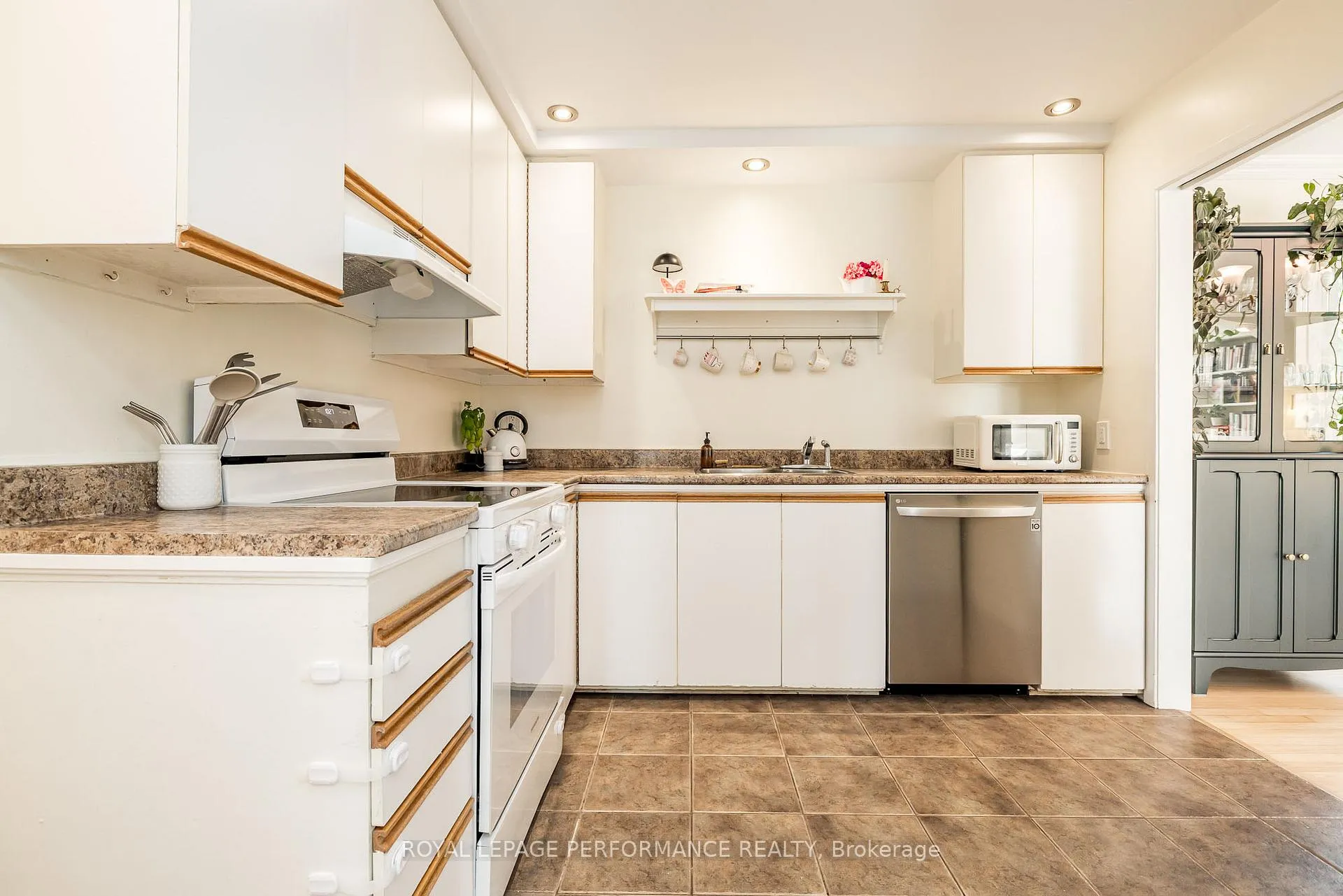 Photo 155 of 3038 Southmore Drive E, Ottawa, Riverside Park South — HOMEH