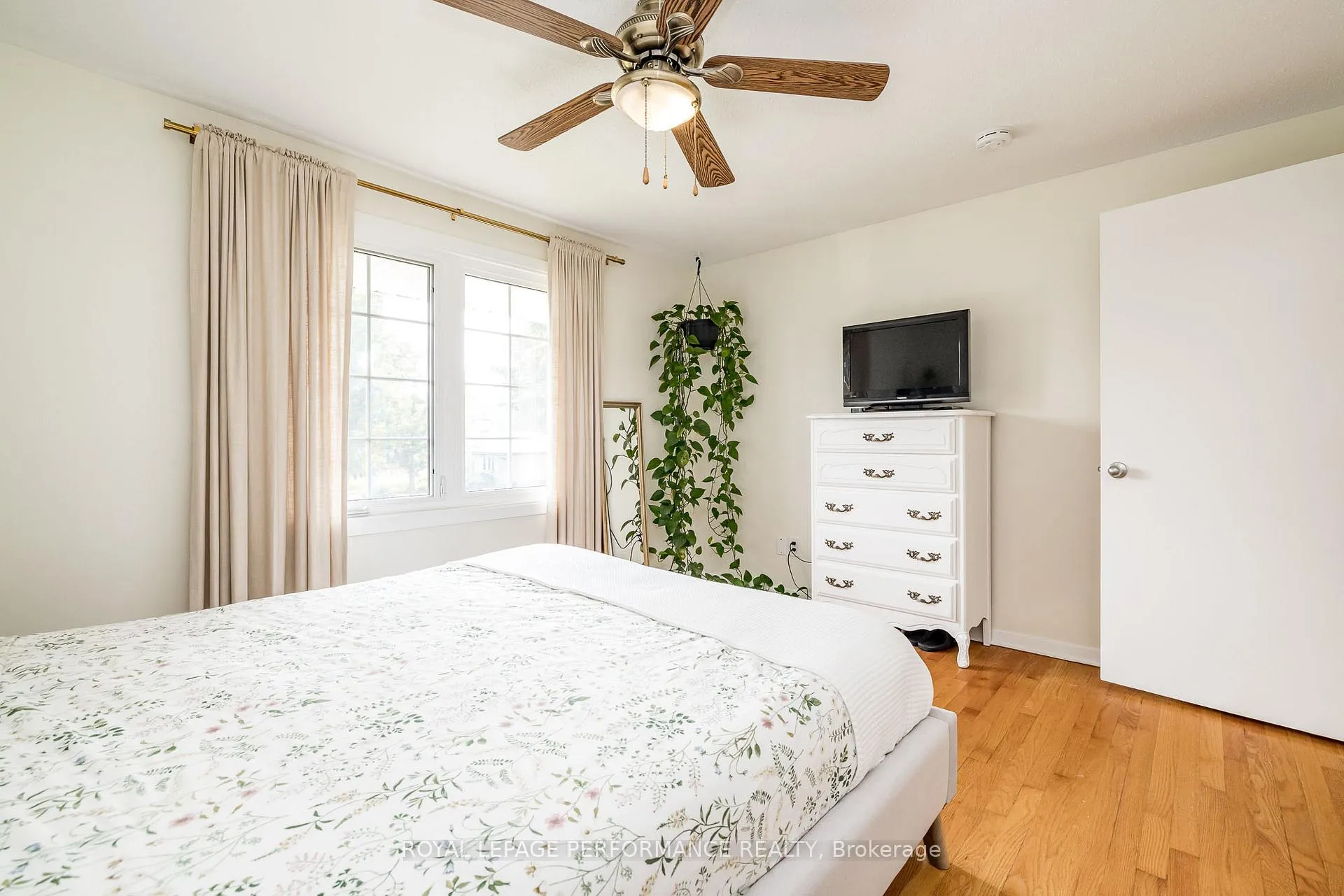 Photo 236 of 3038 Southmore Drive E, Ottawa, Riverside Park South — HOMEH